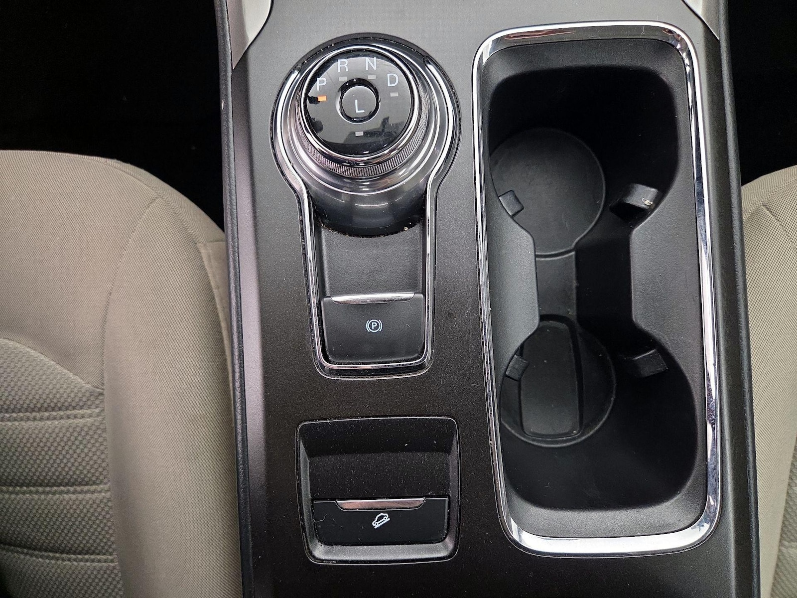 2018 Ford Fusion SE - Photo 18