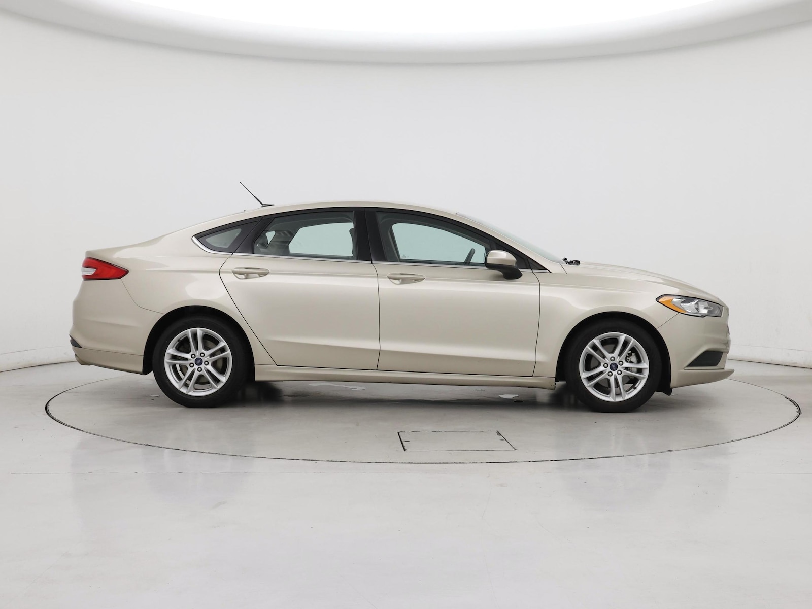 2018 Ford Fusion SE - Photo 8