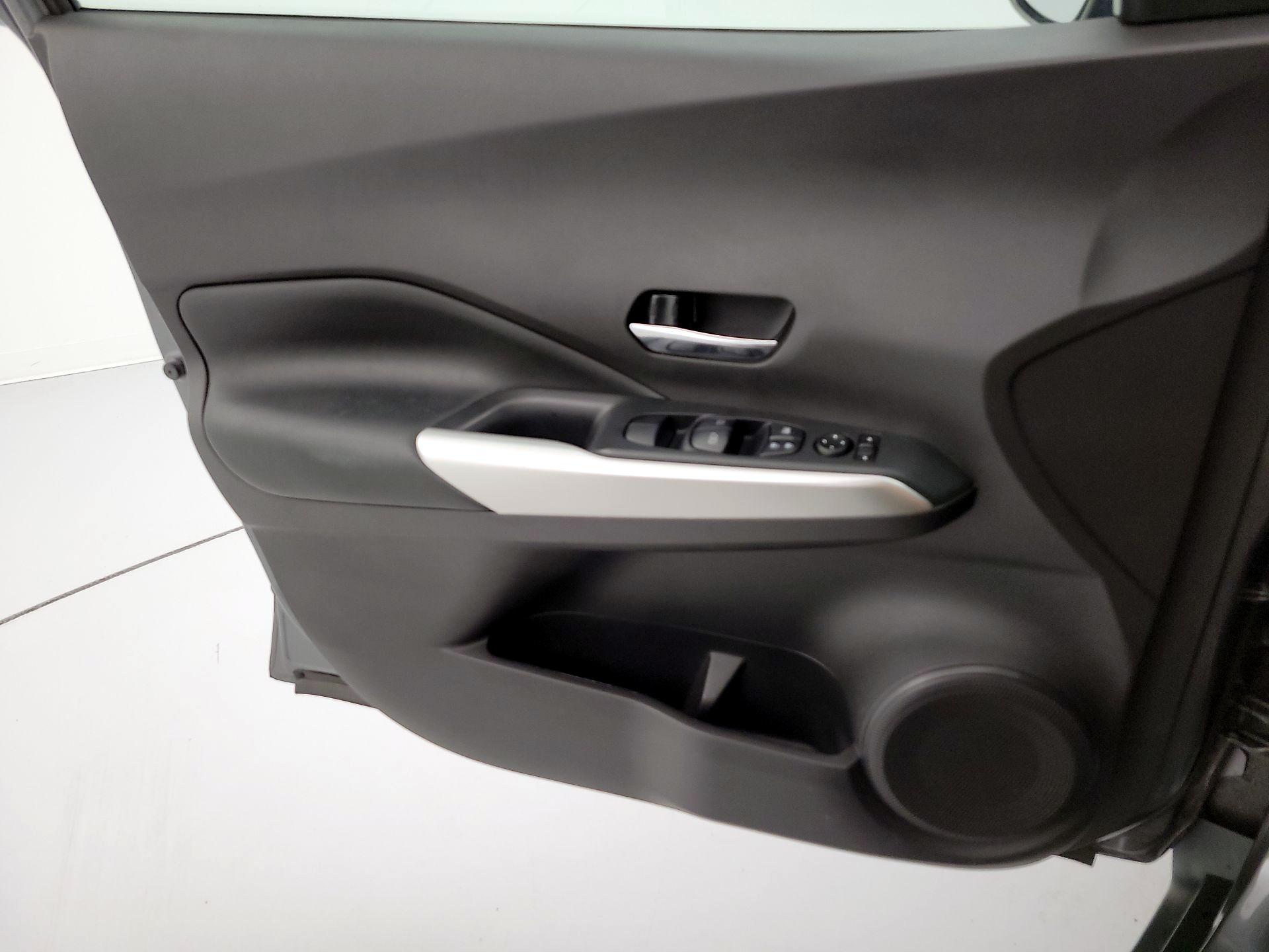 Thumbnail: 2020 Nissan Kicks - 12