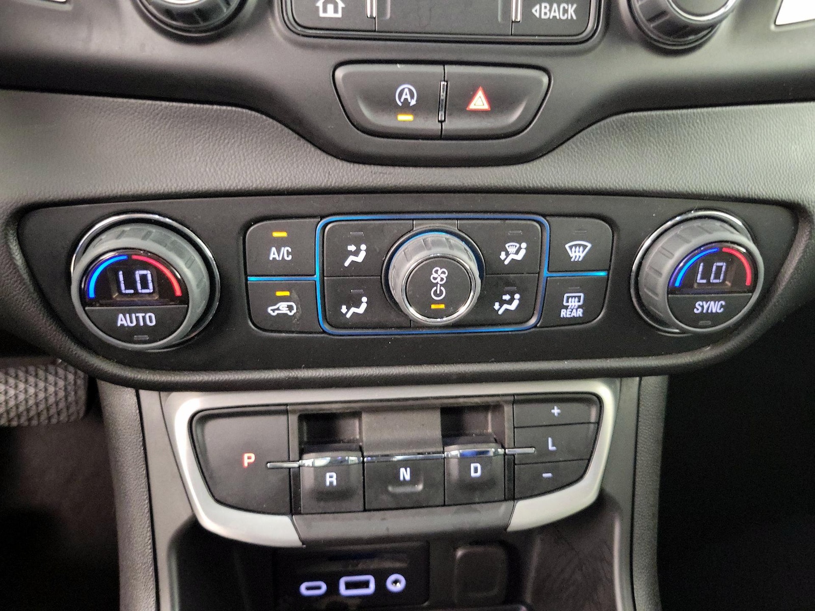 2023 GMC Terrain SLT - Photo 18