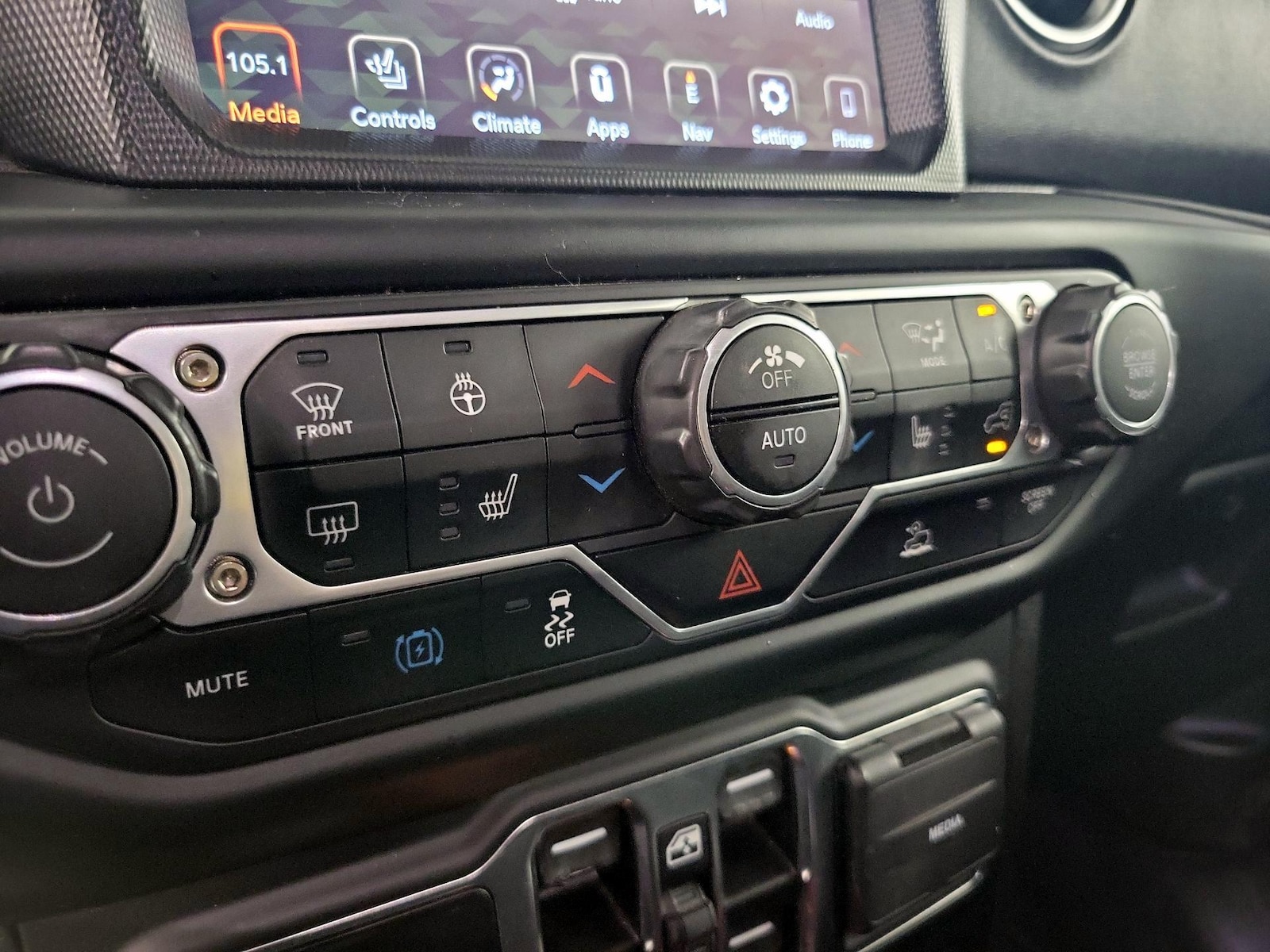 2022 Jeep Wrangler Unlimited Sahara 4XE - Photo 18