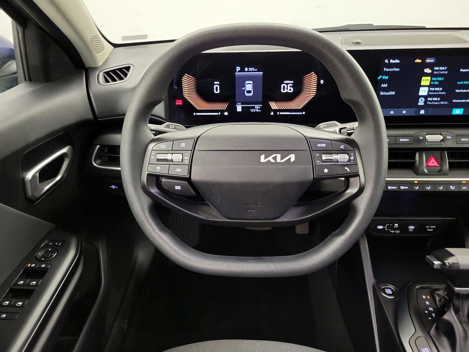 2025 Kia K4 LXS - Photo 11