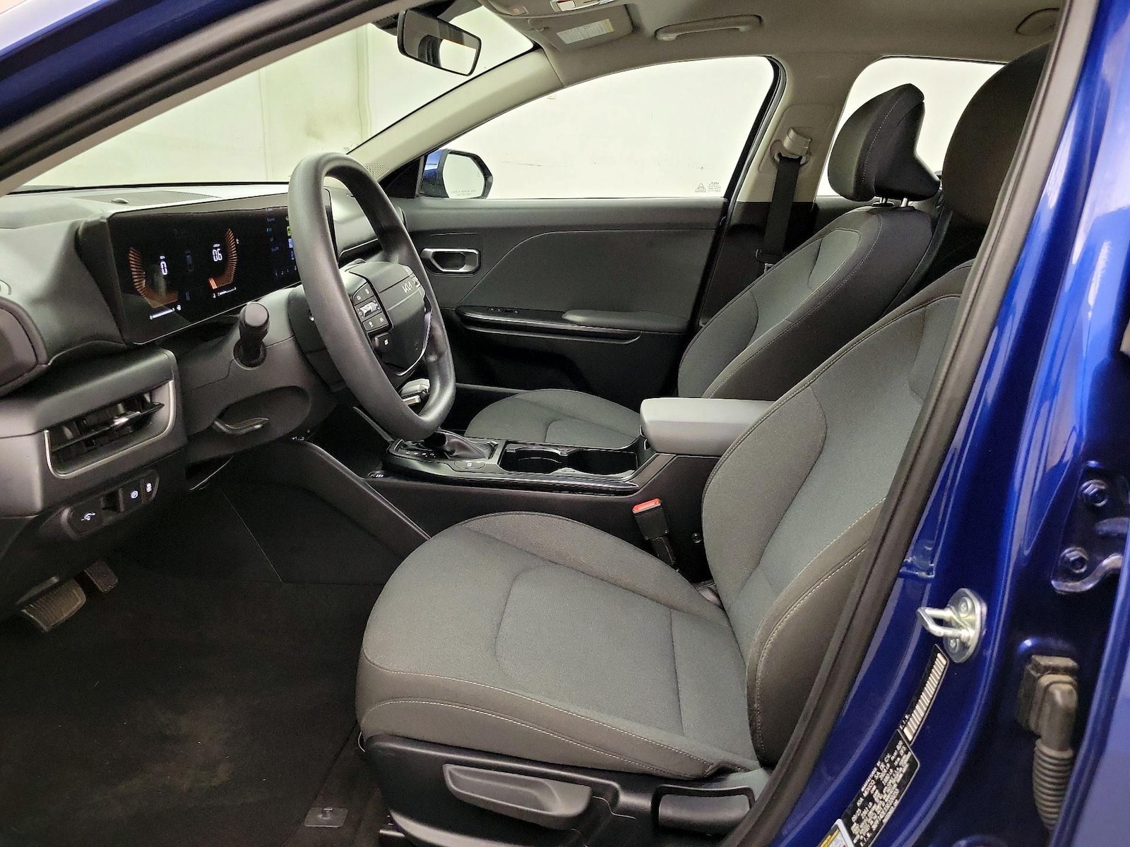 2025 Kia K4 LXS - Photo 12