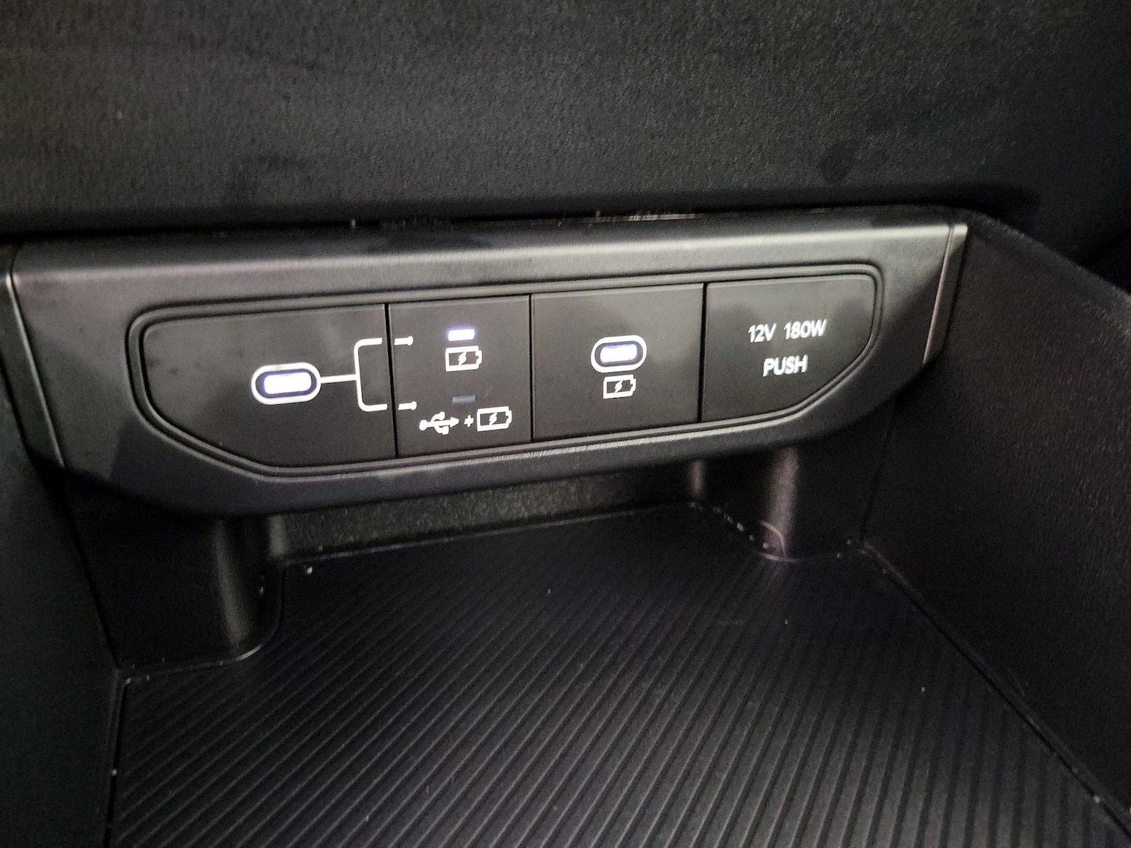 2025 Kia K4 LXS - Photo 19