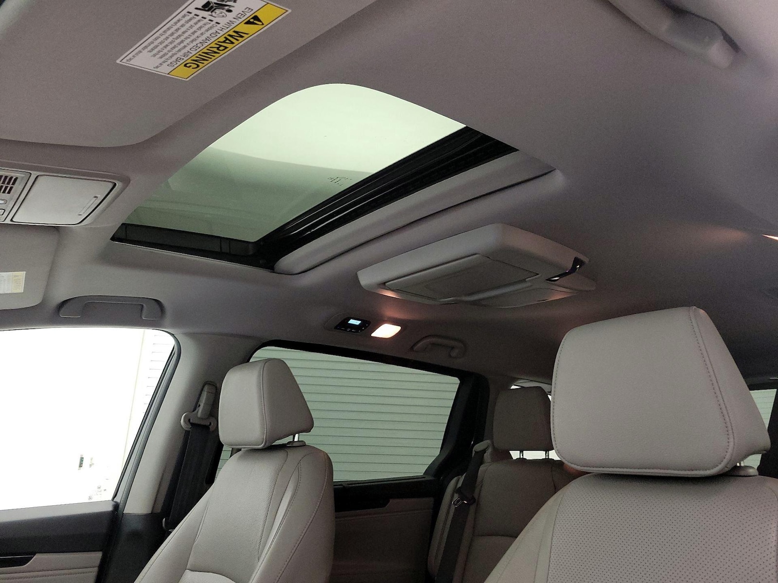 Sunroof(s) & Overhead Airbags