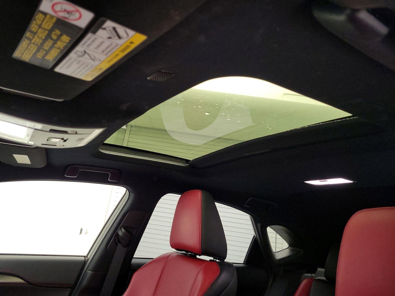 Sunroof(s) & Overhead Airbags
