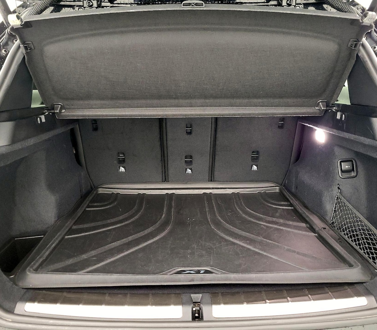 Trunk/Cargo (Seats Up)