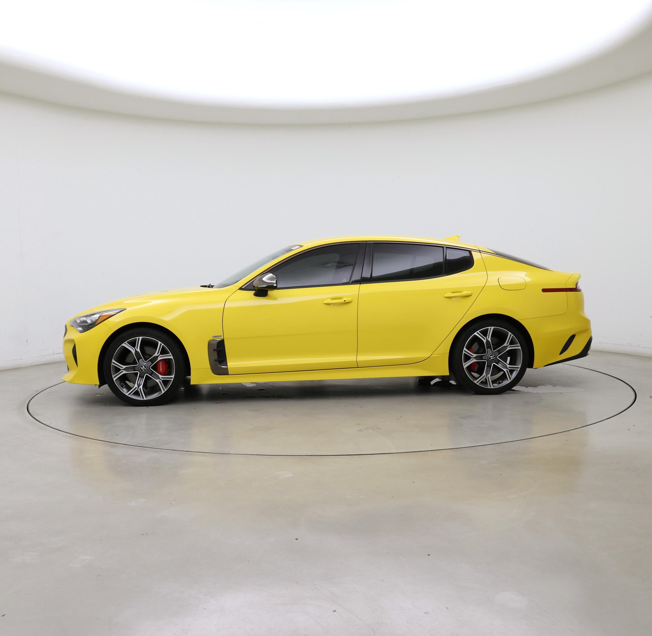 Thumbnail: 2018 Kia Stinger - 3