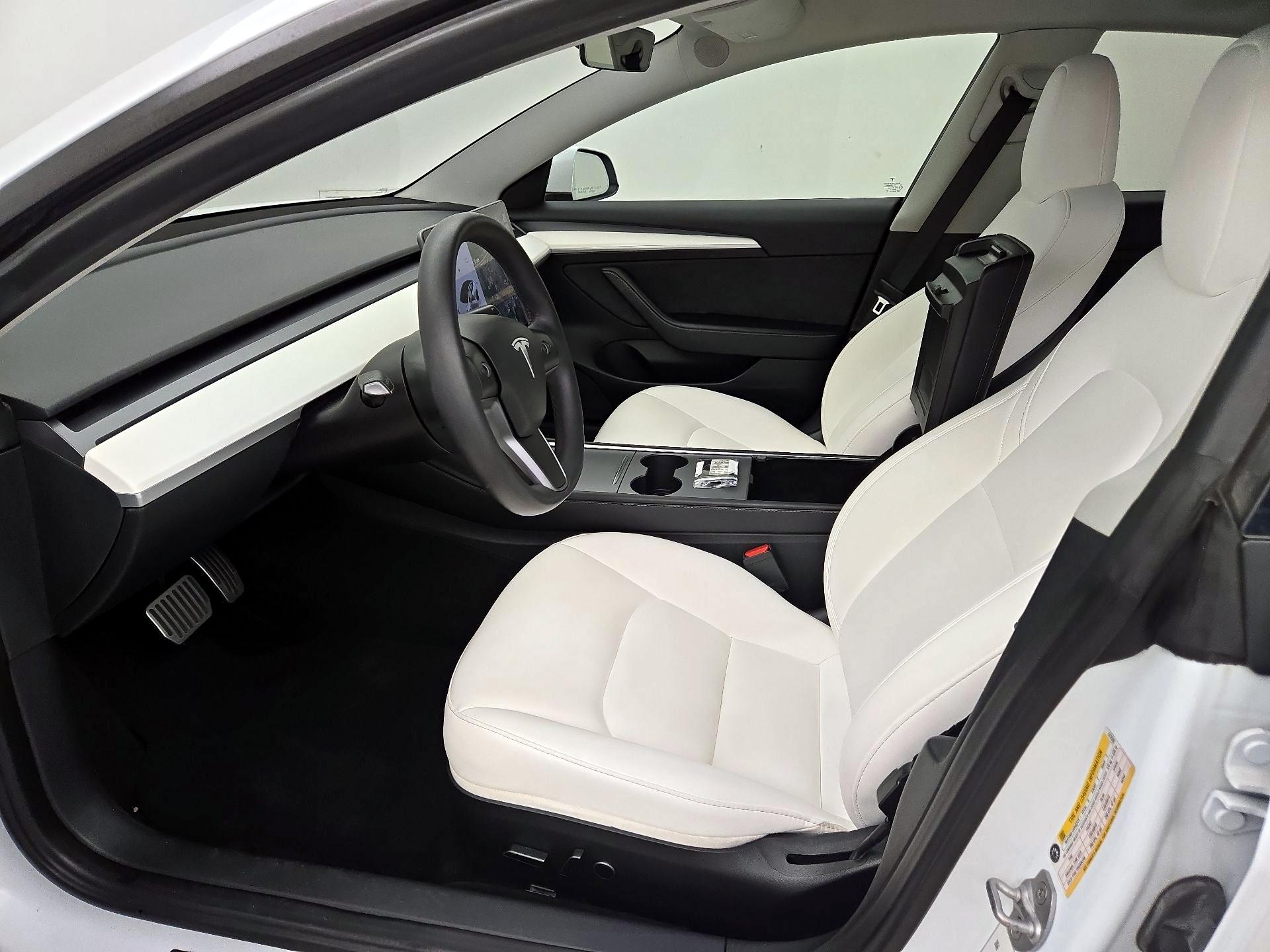 Thumbnail: 2023 Tesla Model 3 - 11
