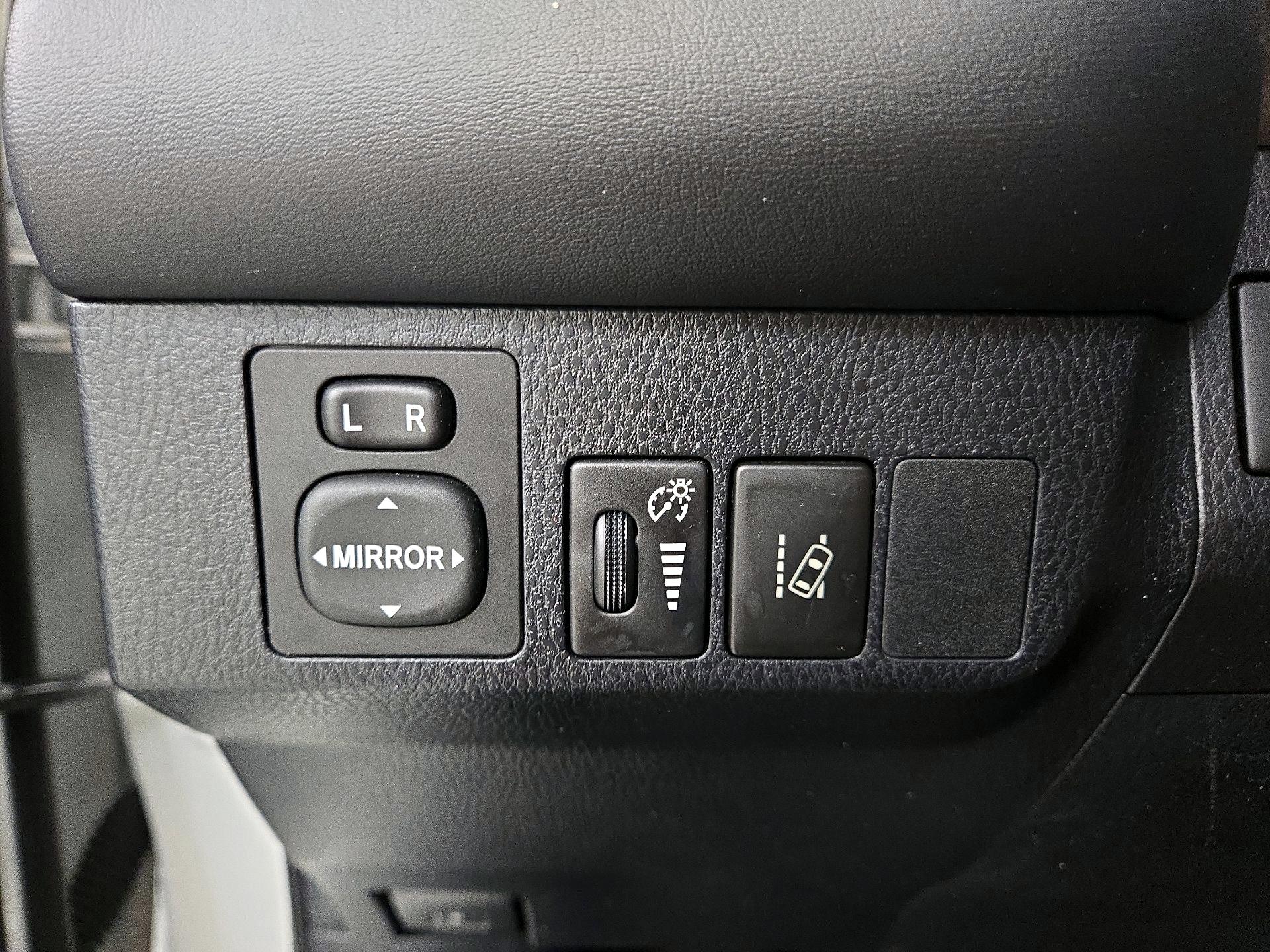 Thumbnail: 2018 Toyota RAV4 - 13