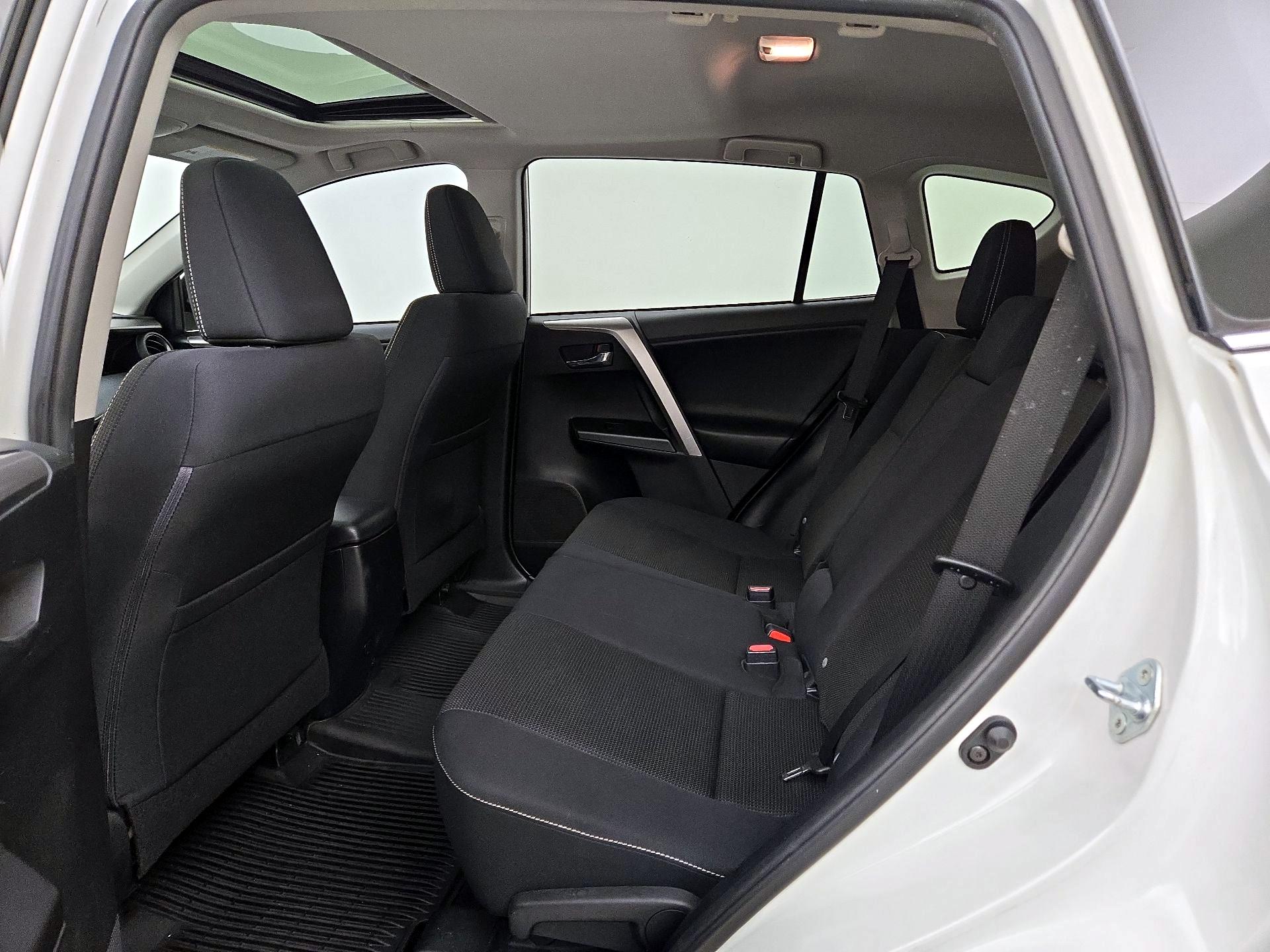 Thumbnail: 2018 Toyota RAV4 - 20
