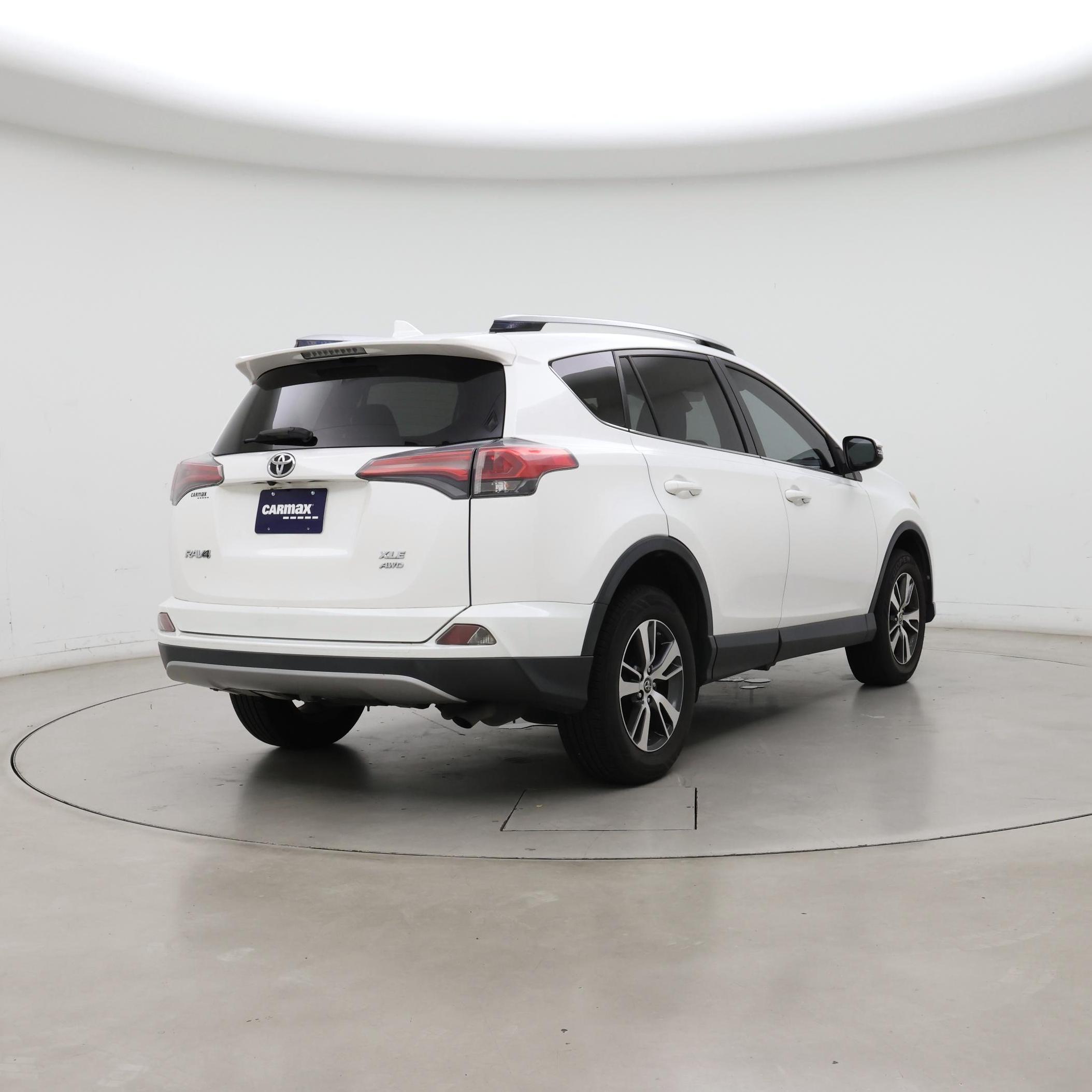 Thumbnail: 2018 Toyota RAV4 - 8