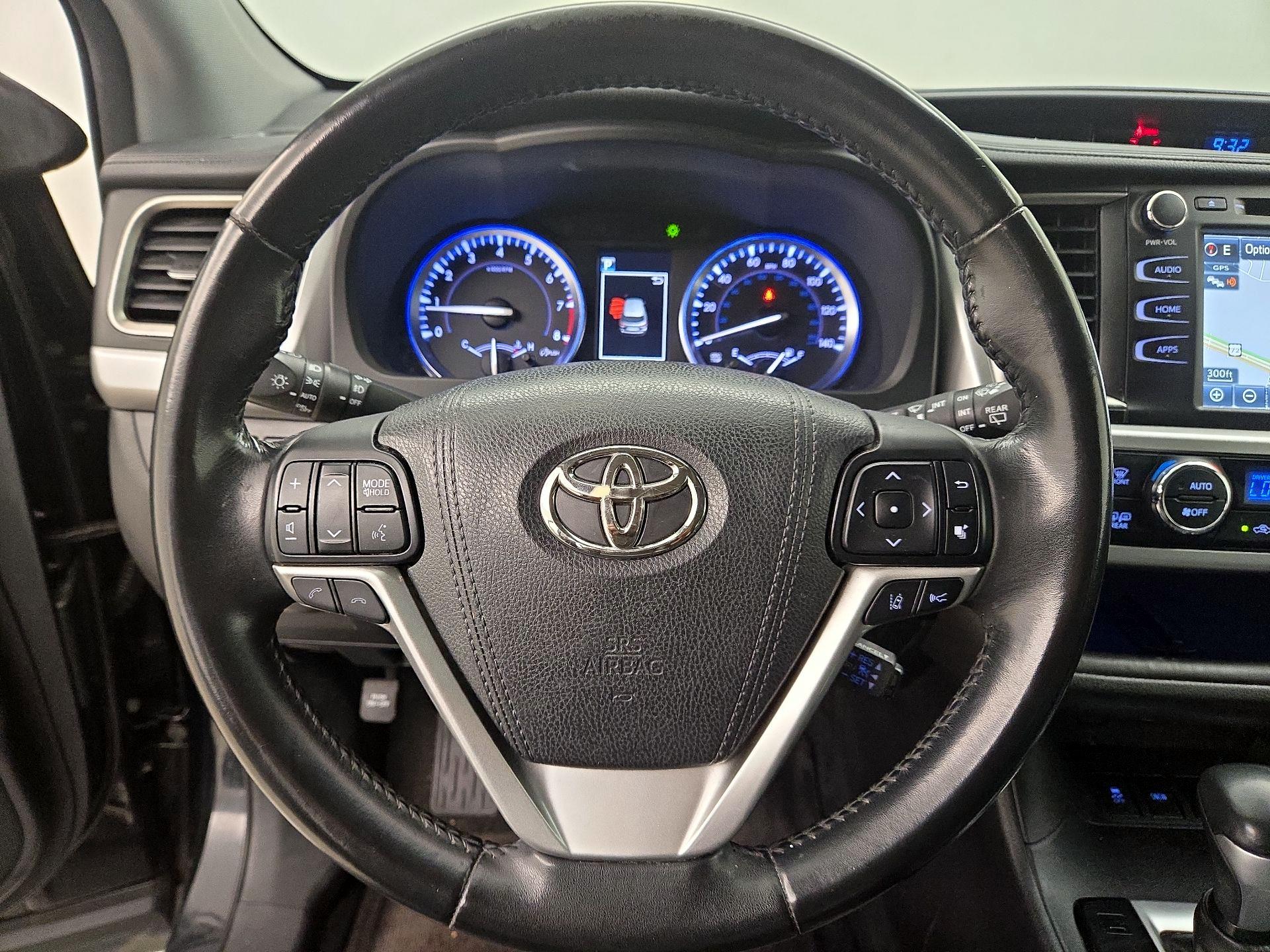 Thumbnail: 2017 Toyota Highlander - 10
