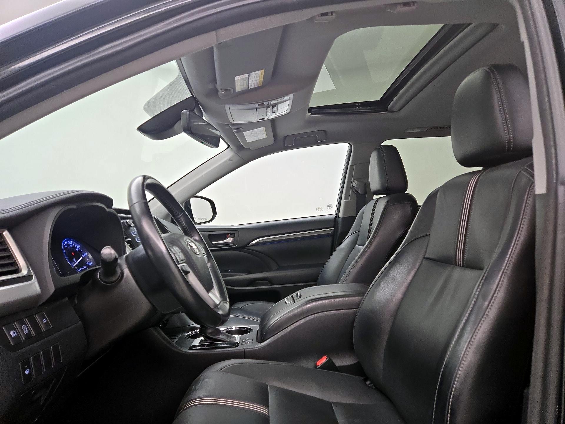 Thumbnail: 2017 Toyota Highlander - 20