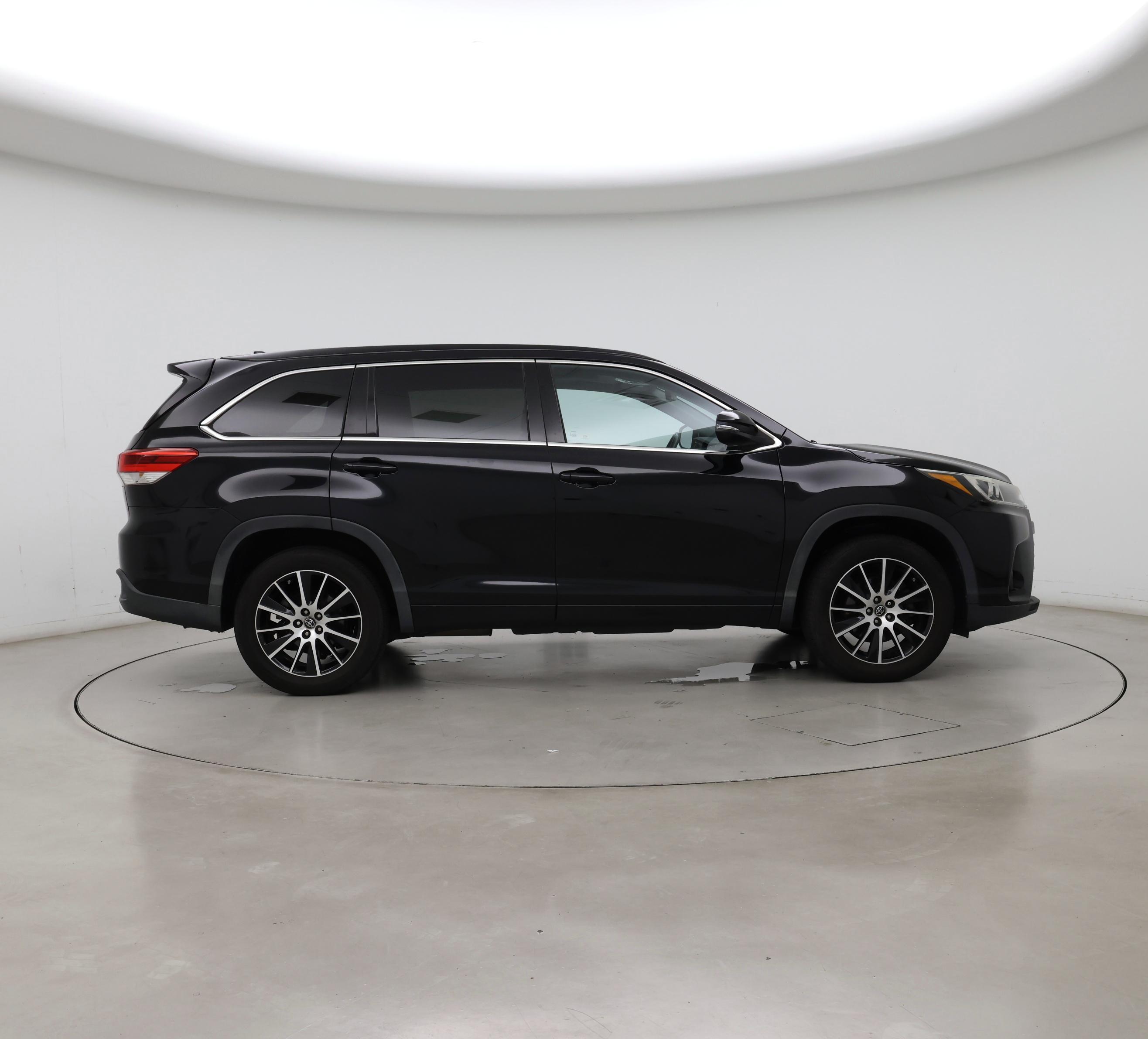 Thumbnail: 2017 Toyota Highlander - 7
