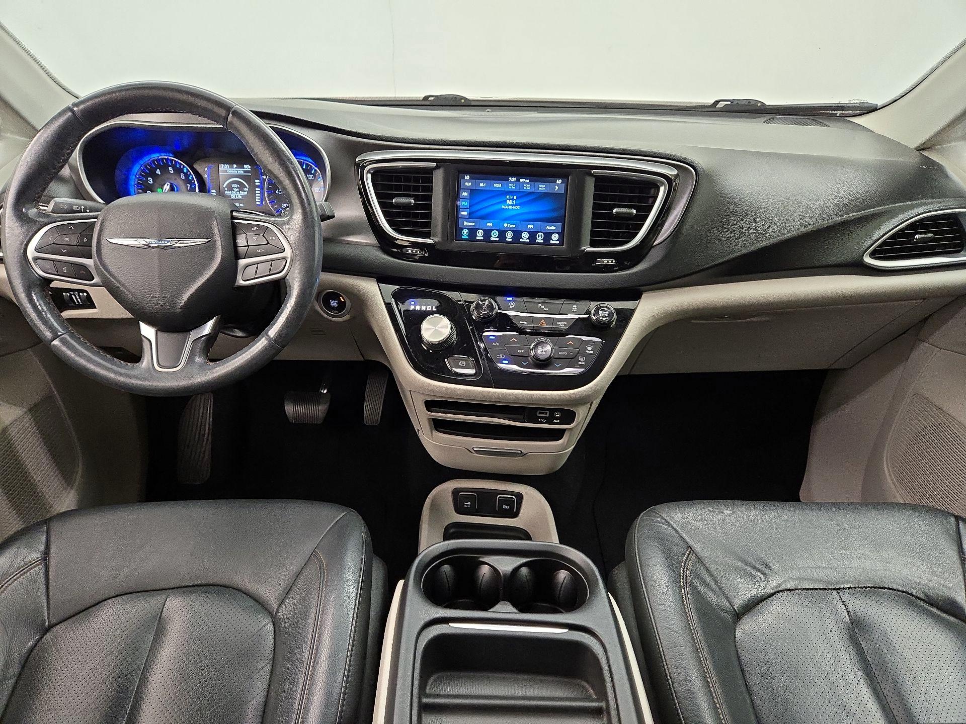 Thumbnail: 2020 Chrysler Pacifica - 9