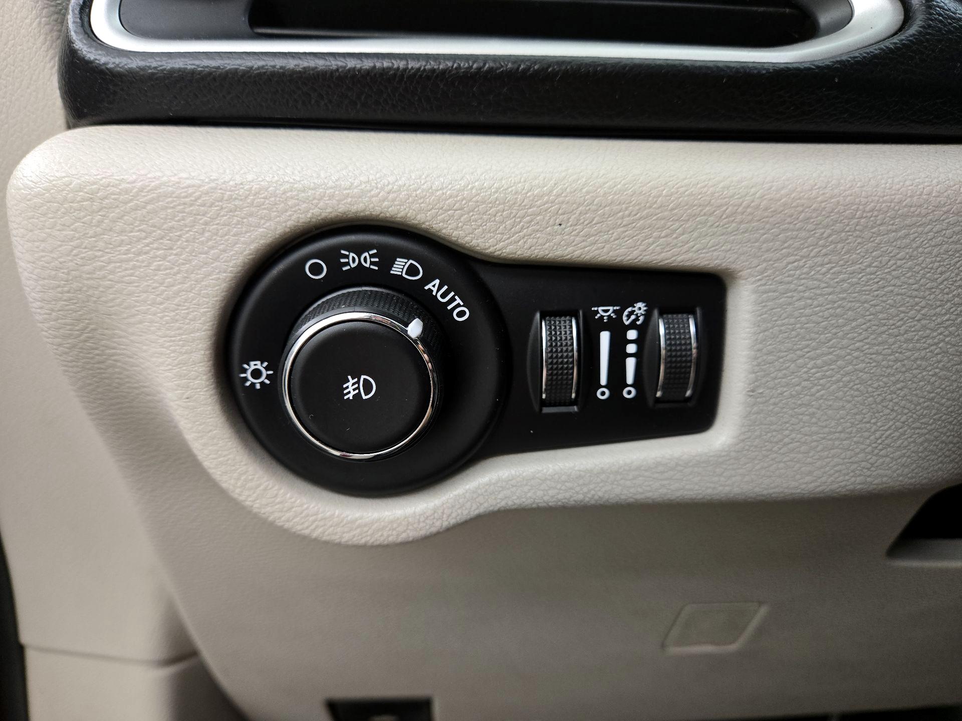 Thumbnail: 2020 Chrysler Pacifica - 13