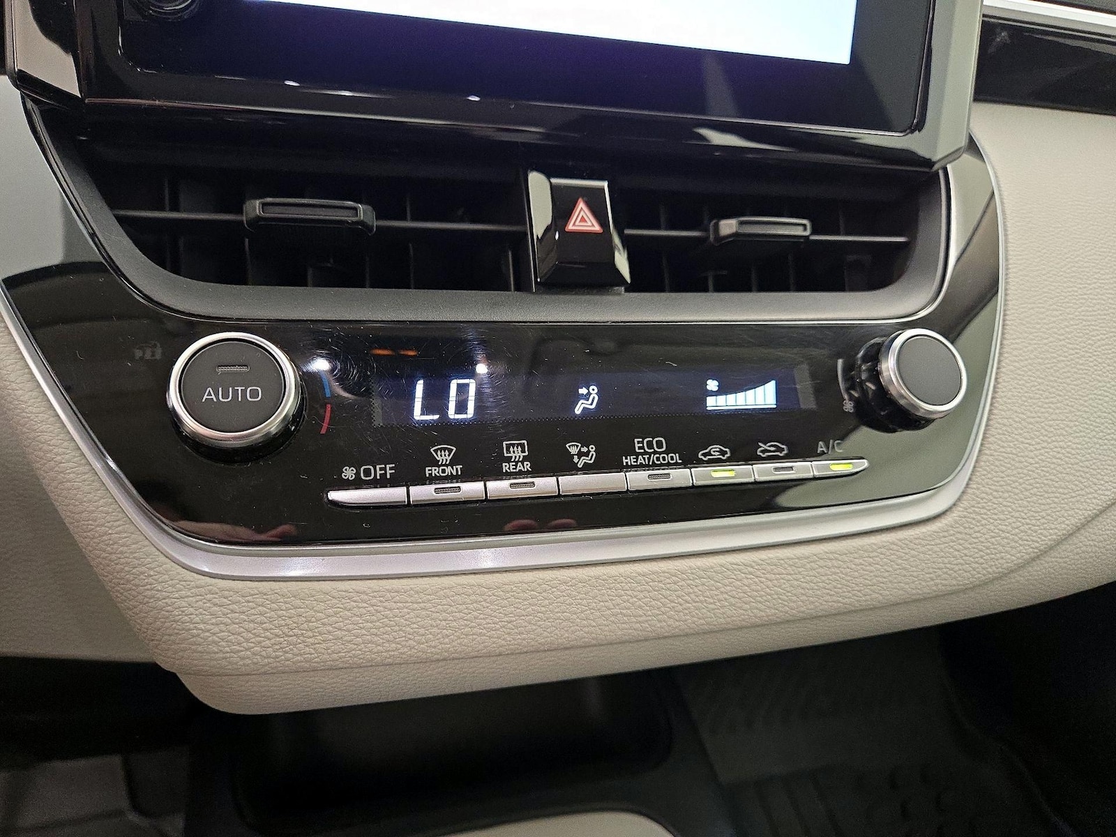 2023 Toyota Corolla LE - Photo 17