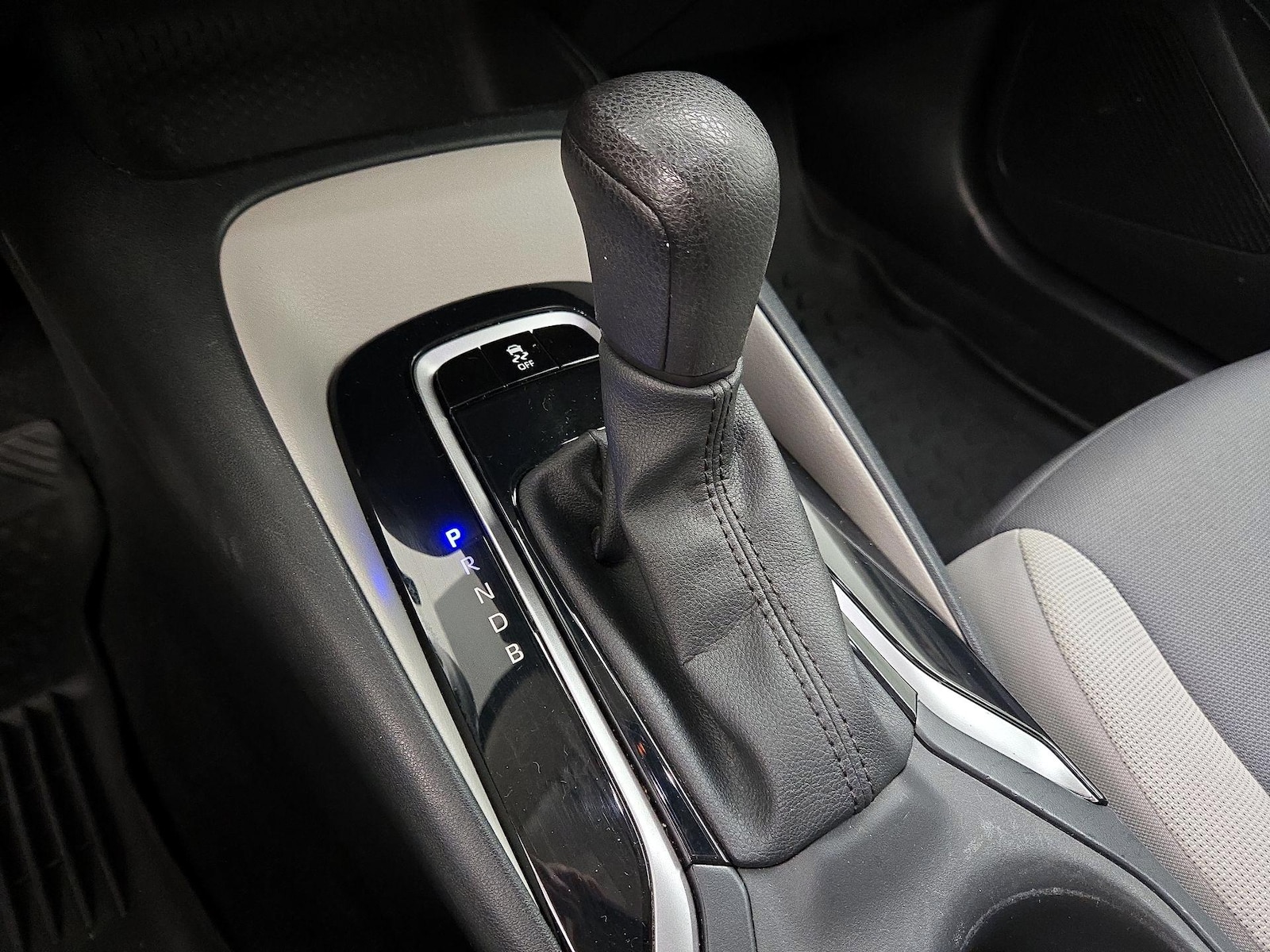 2023 Toyota Corolla LE - Photo 18