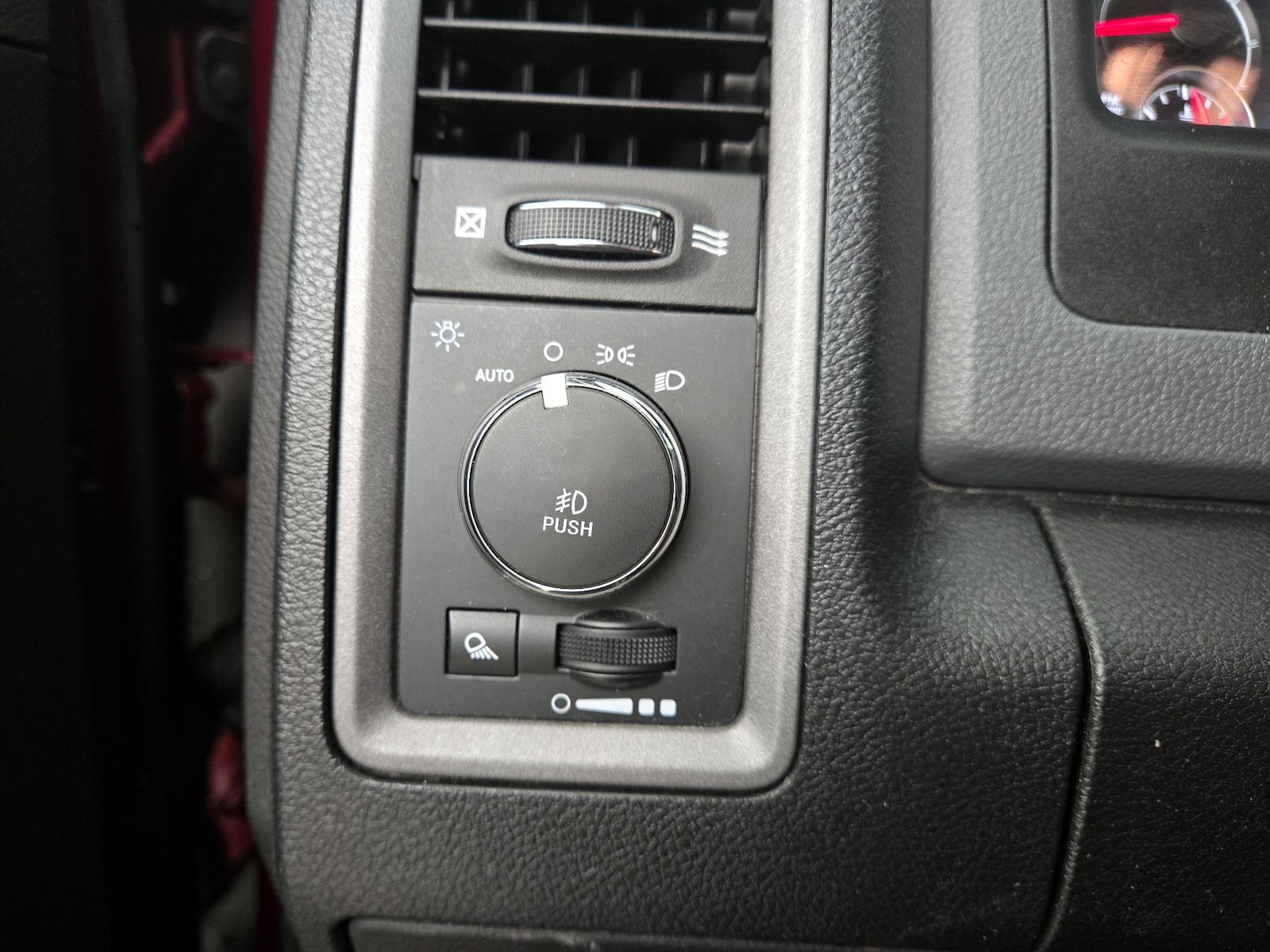 2018 RAM Ram 1500 Pickup Express - Photo 14