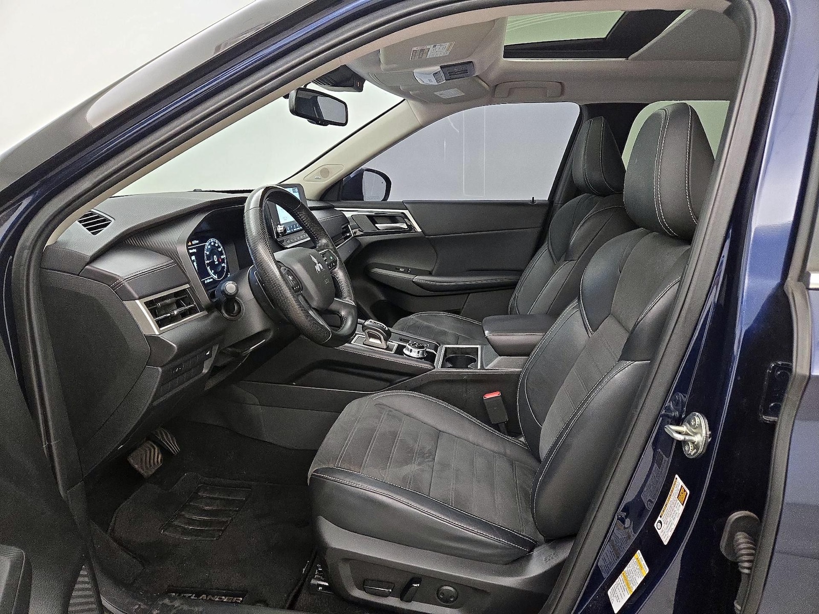 2023 Mitsubishi Outlander SE - Photo 12