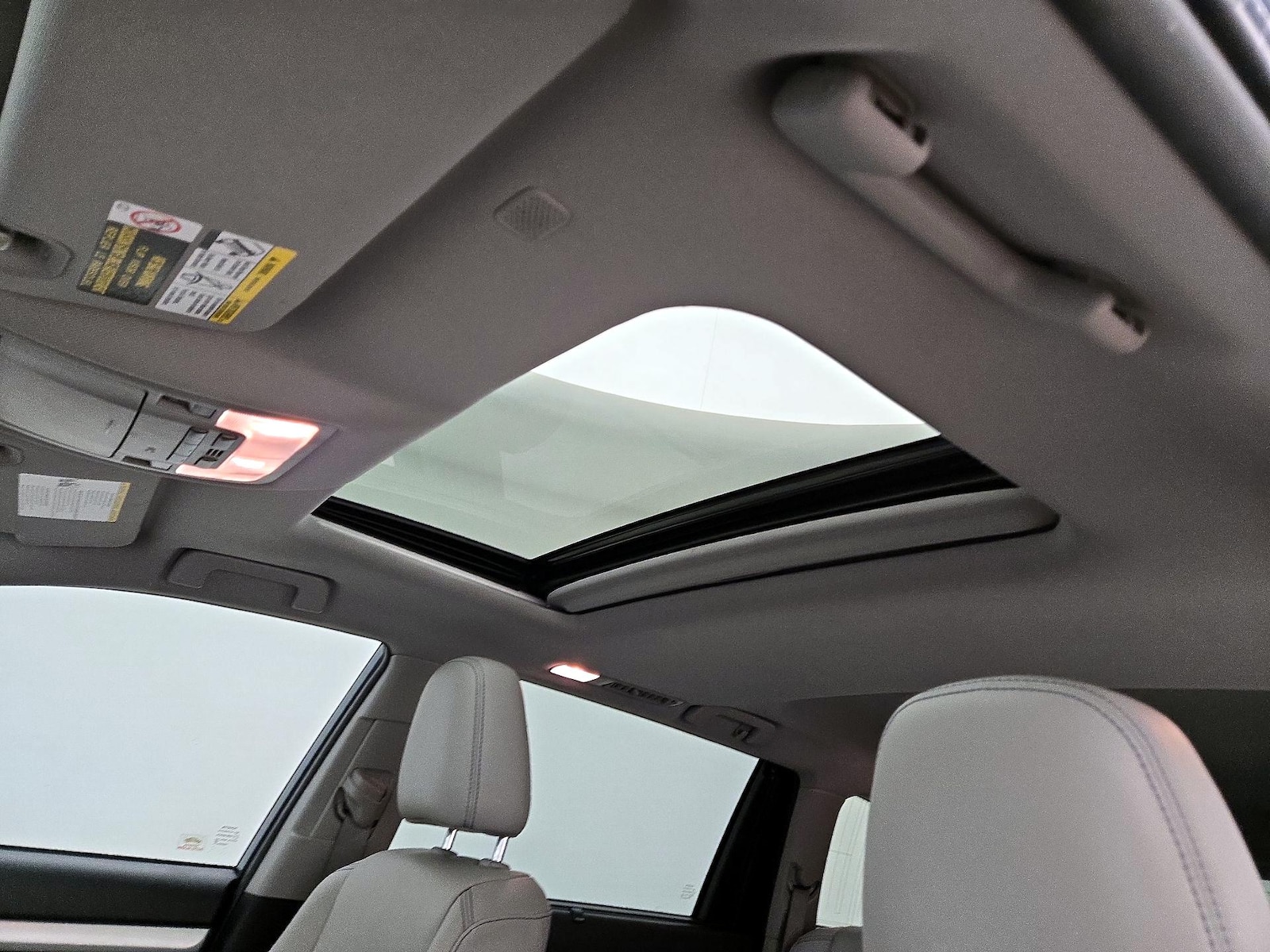 Sunroof(s) & Overhead Airbags