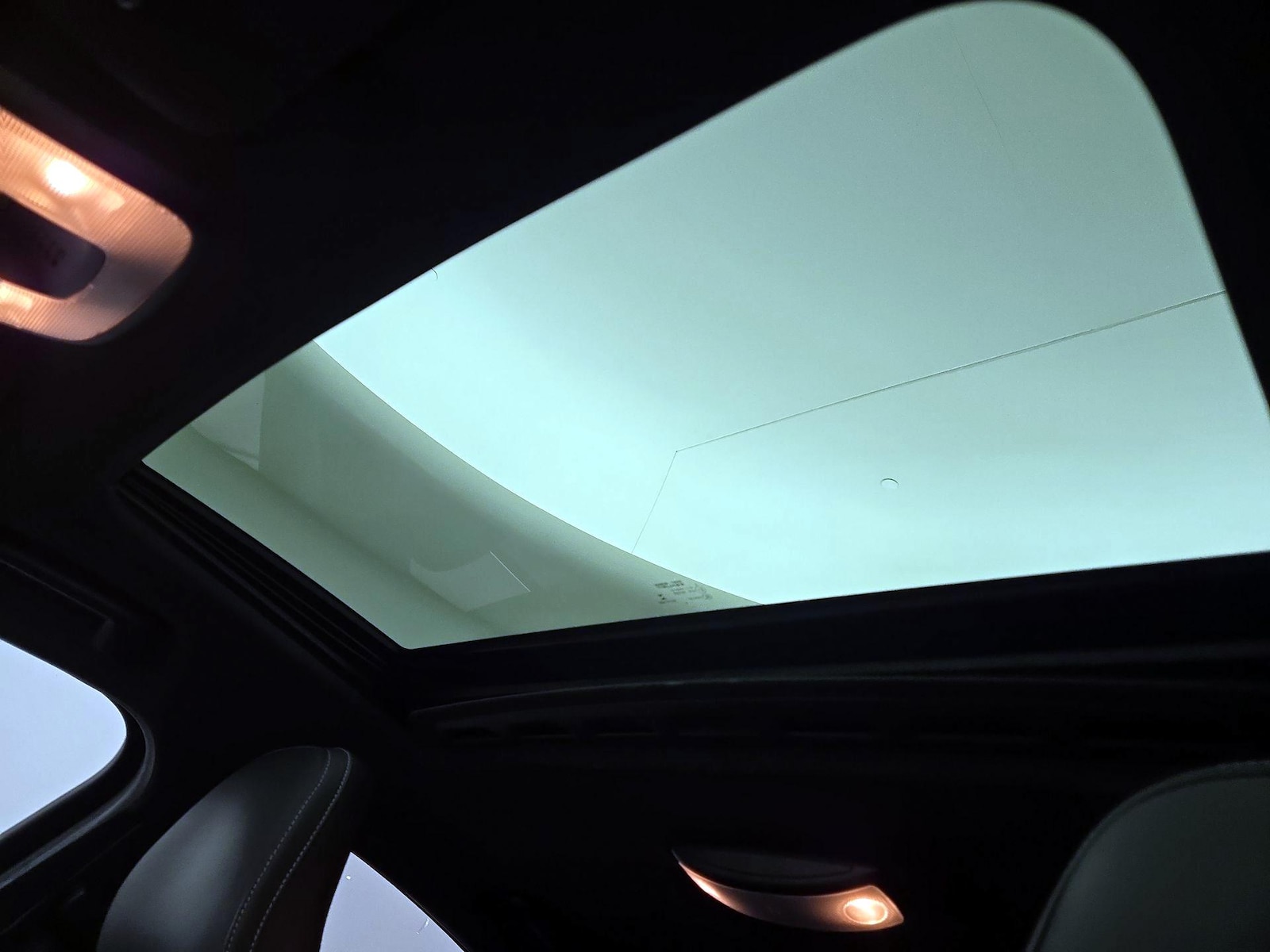 Sunroof(s) & Overhead Airbags