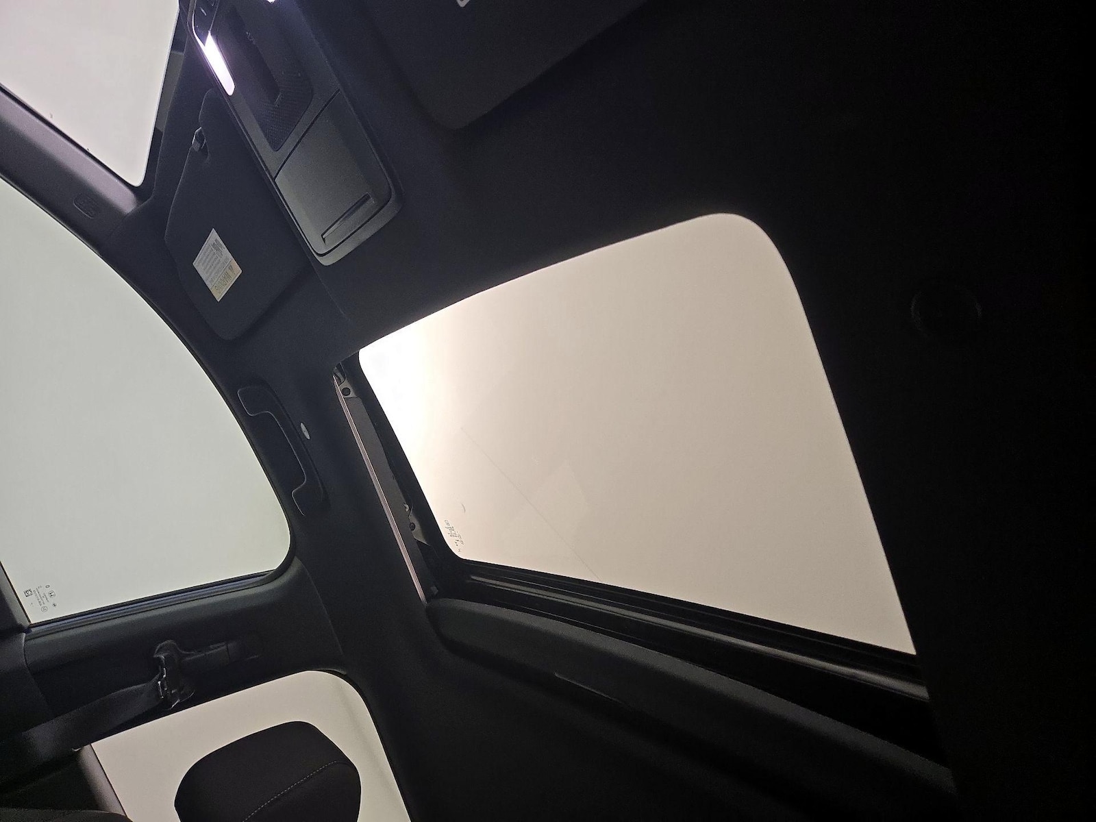 Sunroof(s) & Overhead Airbags