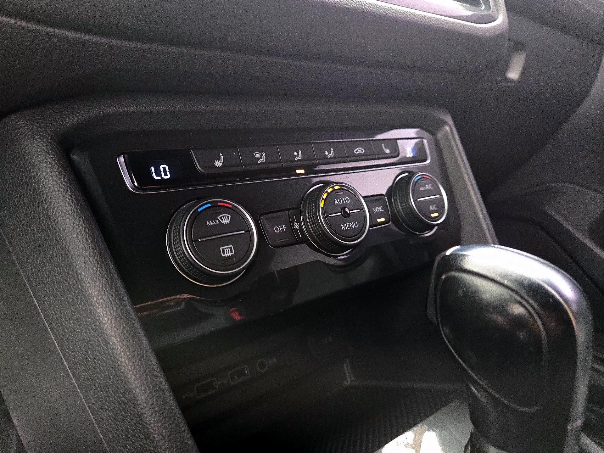 Thumbnail: 2019 Volkswagen Tiguan - 17