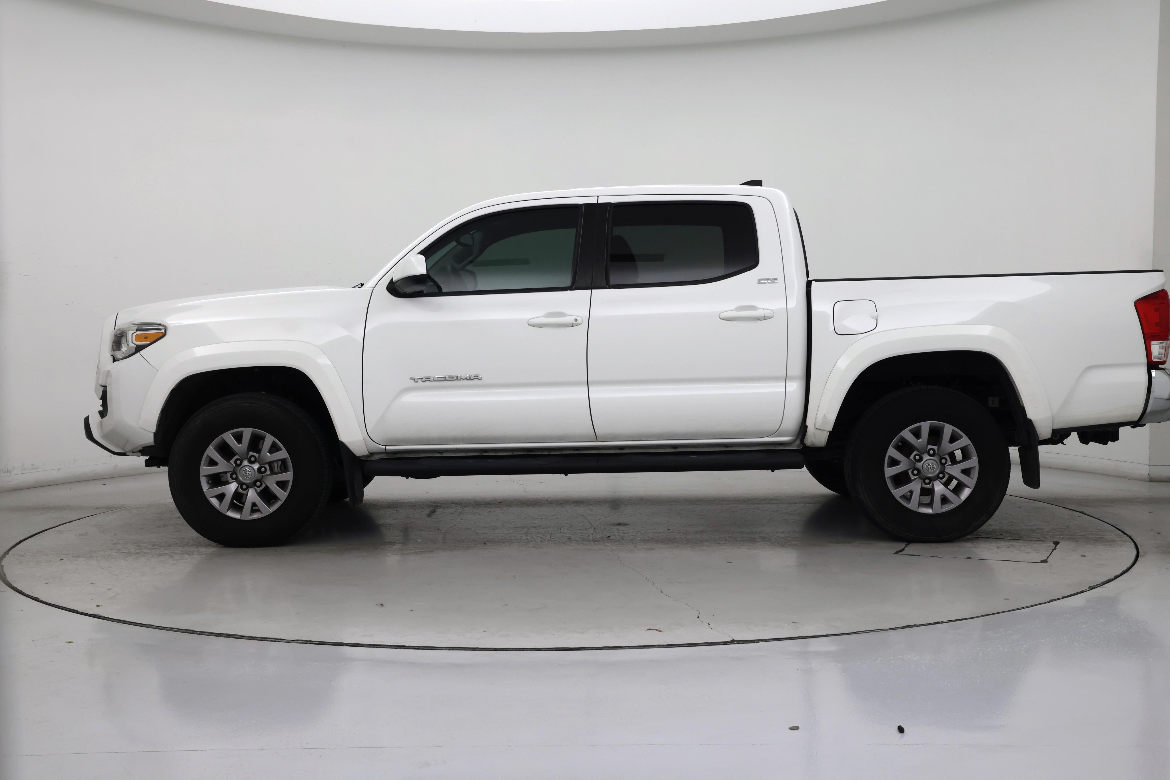 Thumbnail: 2017 Toyota Tacoma - 3
