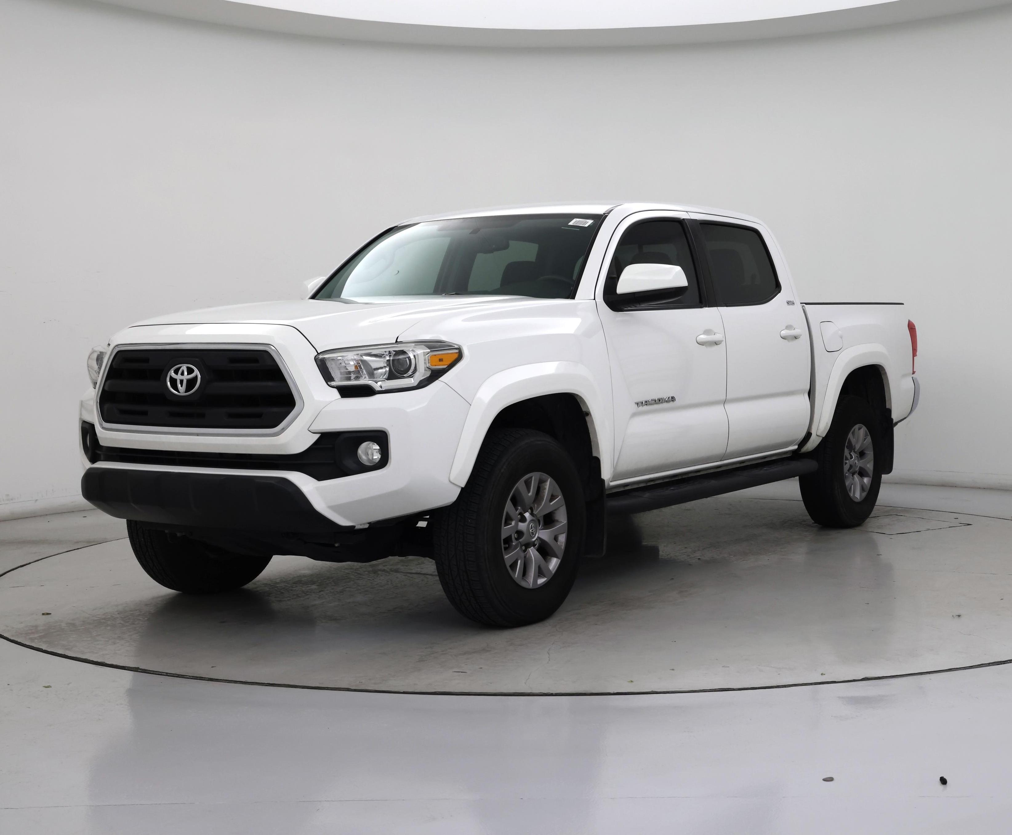Thumbnail: 2017 Toyota Tacoma - 4