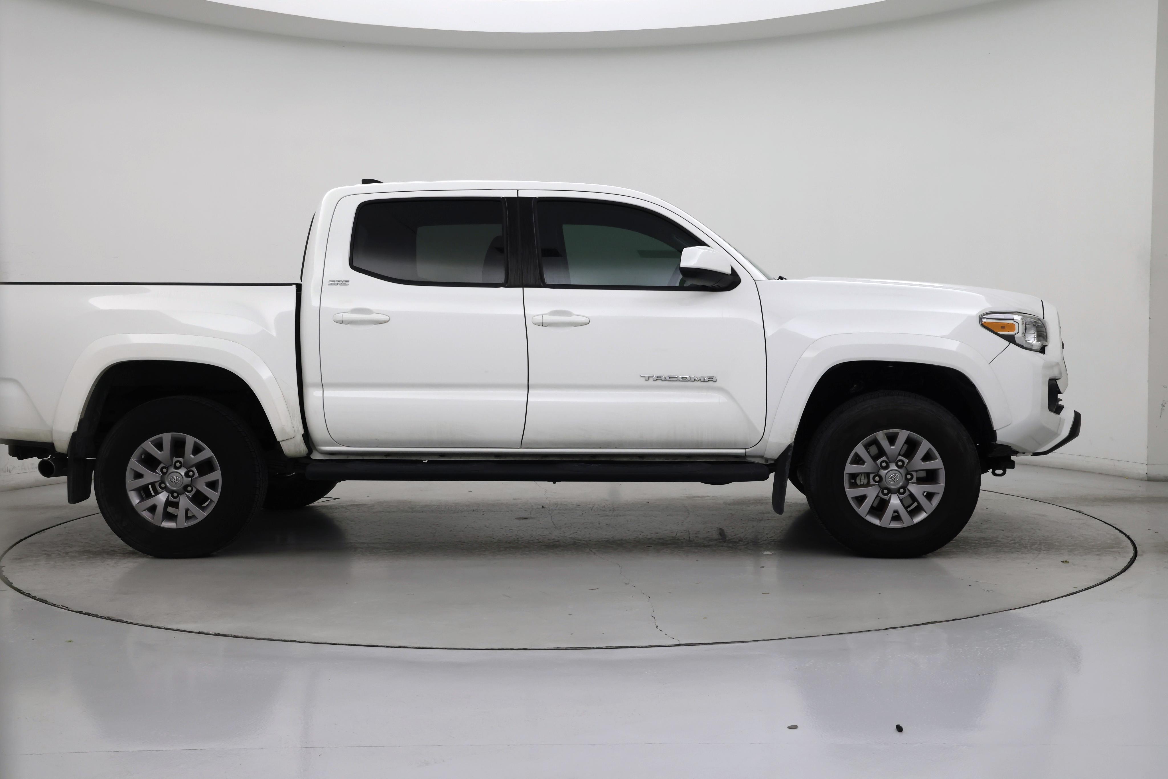 Thumbnail: 2017 Toyota Tacoma - 7