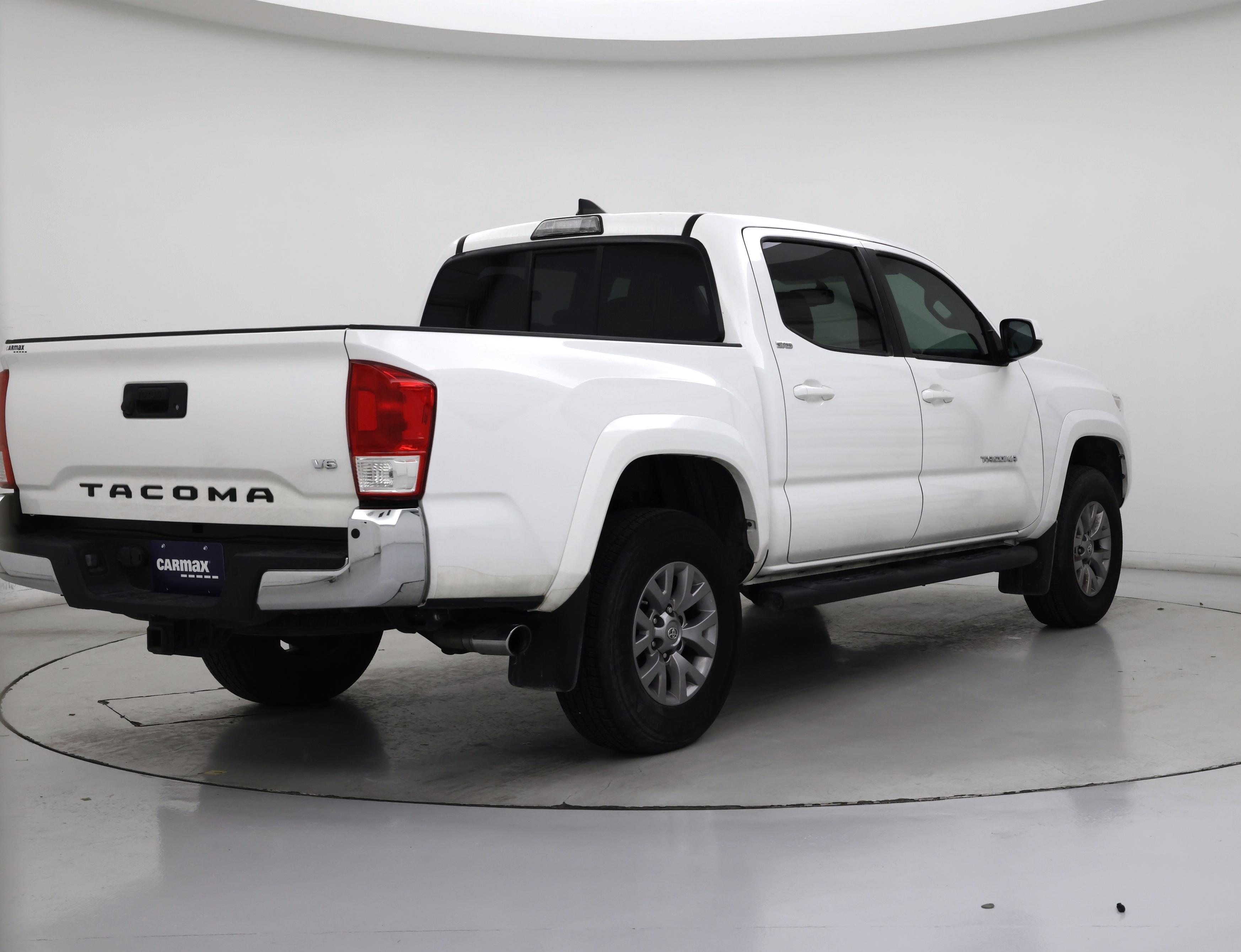 Thumbnail: 2017 Toyota Tacoma - 8