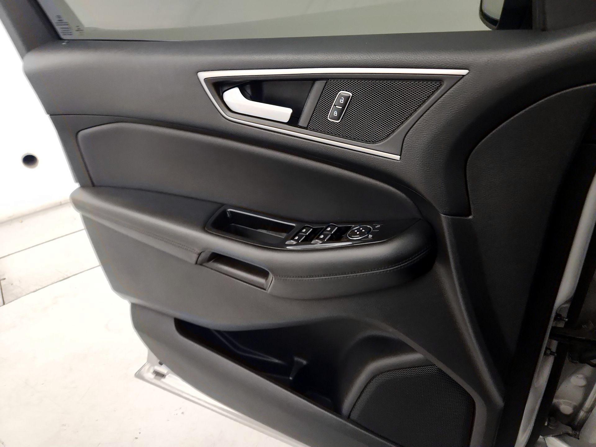 Thumbnail: 2016 Ford Edge - 12