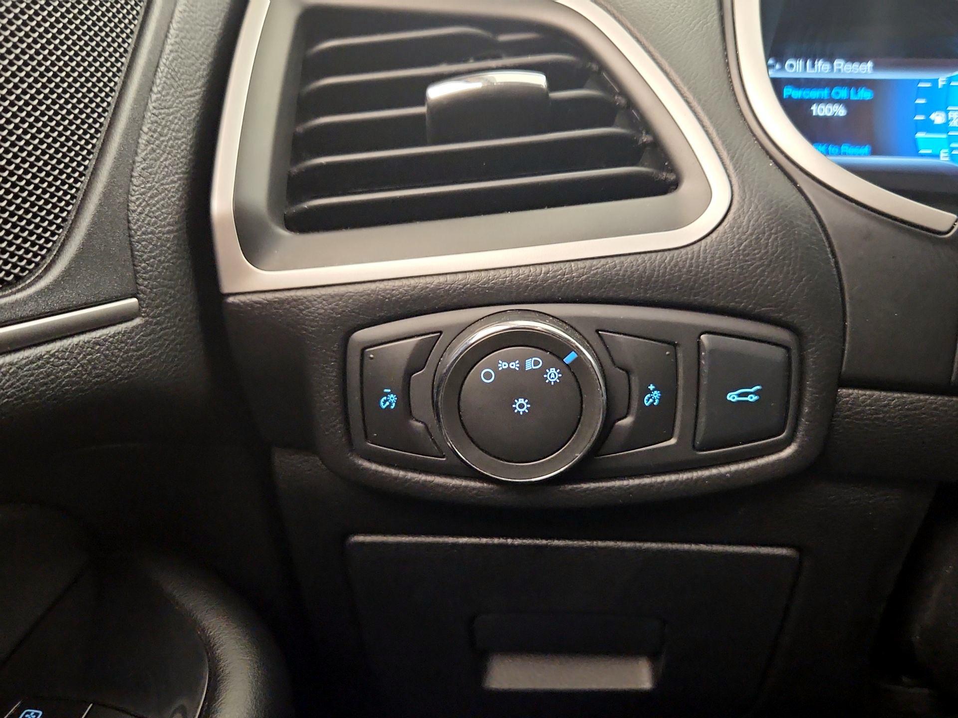 Thumbnail: 2016 Ford Edge - 13