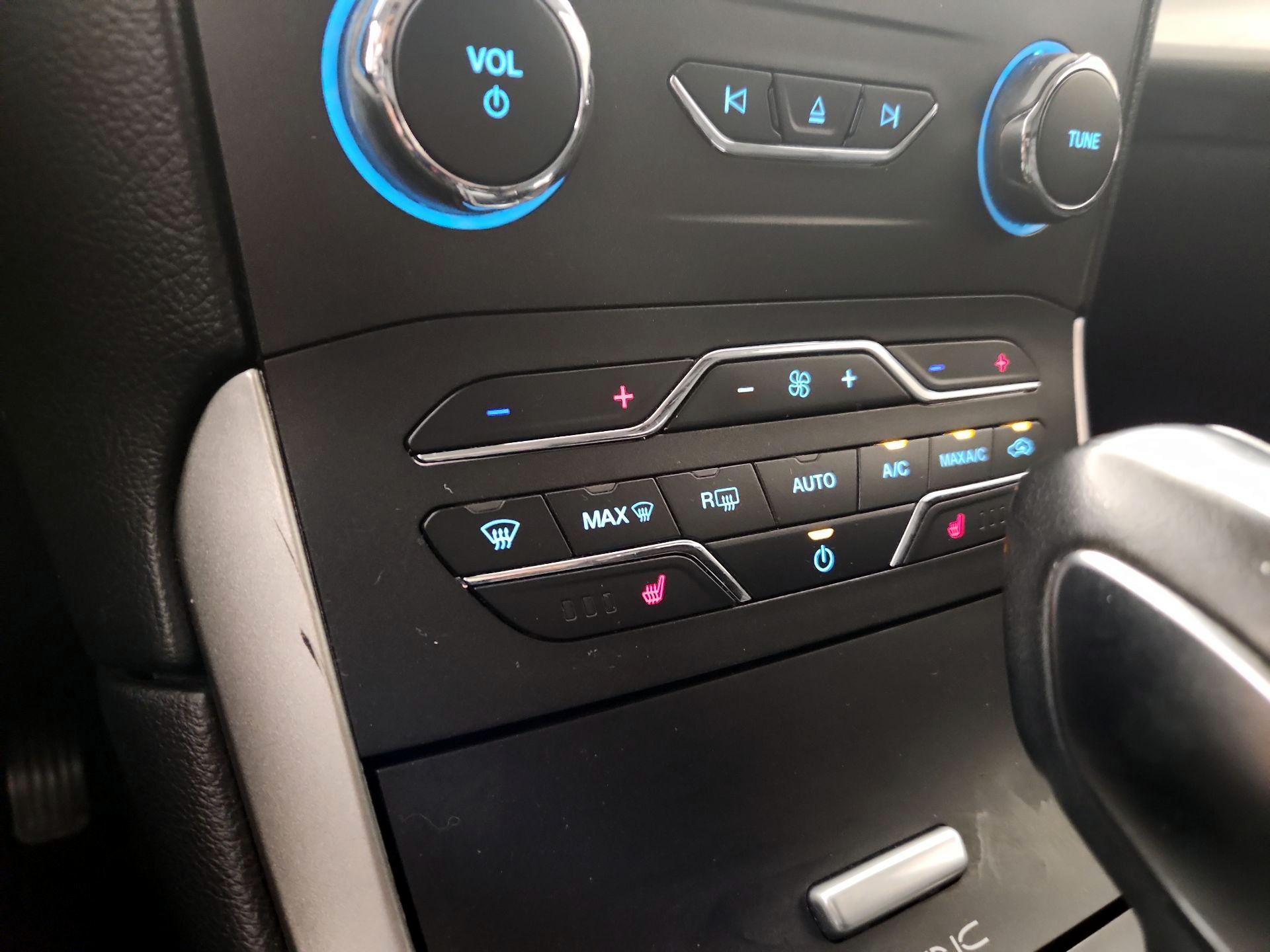 Thumbnail: 2016 Ford Edge - 16