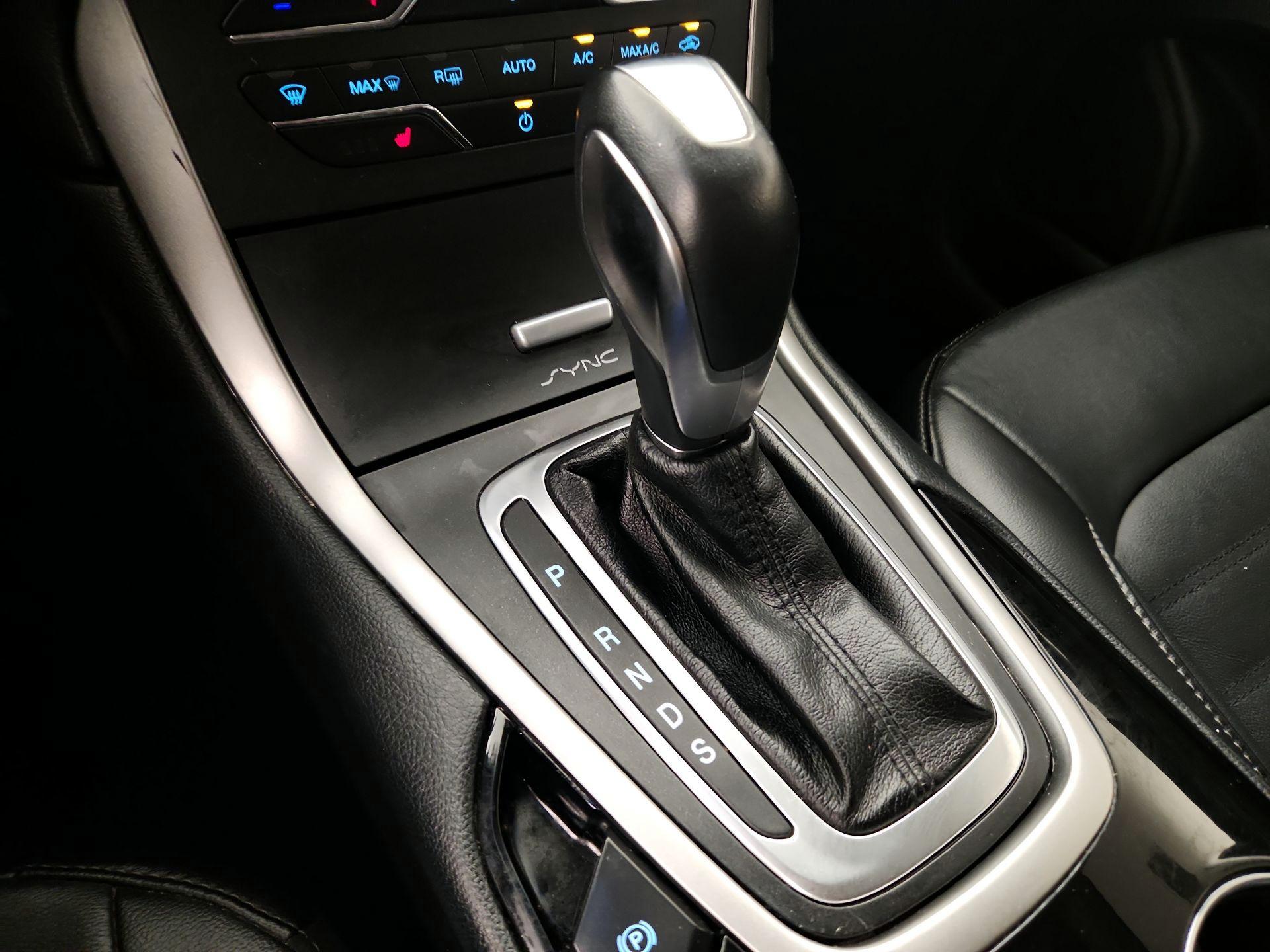 Thumbnail: 2016 Ford Edge - 17