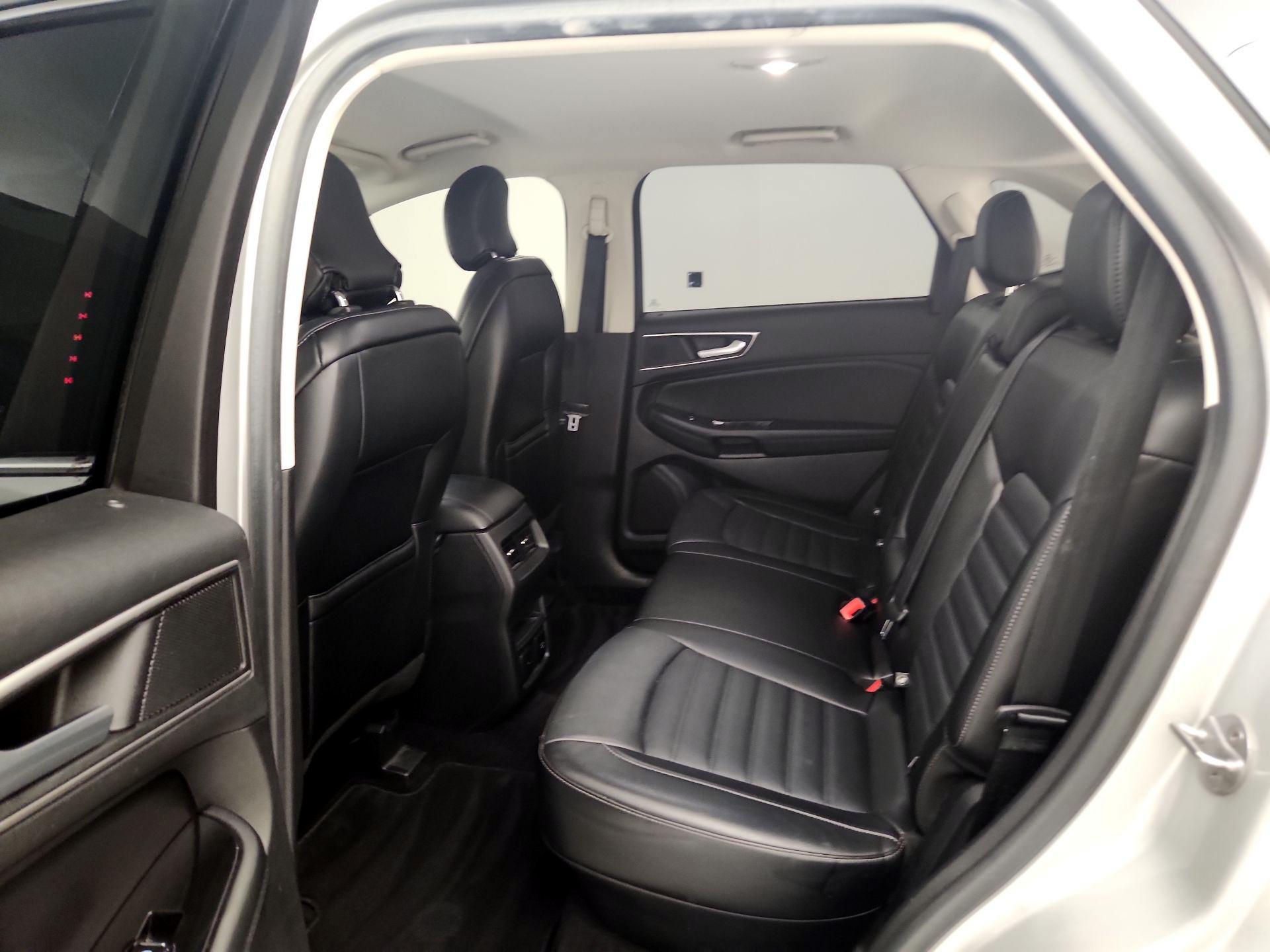 Thumbnail: 2016 Ford Edge - 19