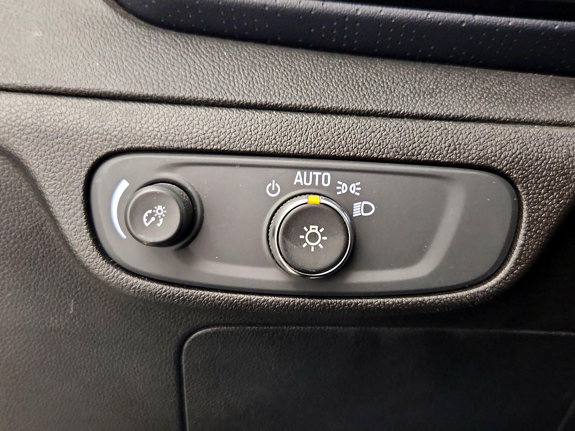 Thumbnail: 2022 Chevrolet Bolt EUV - 13