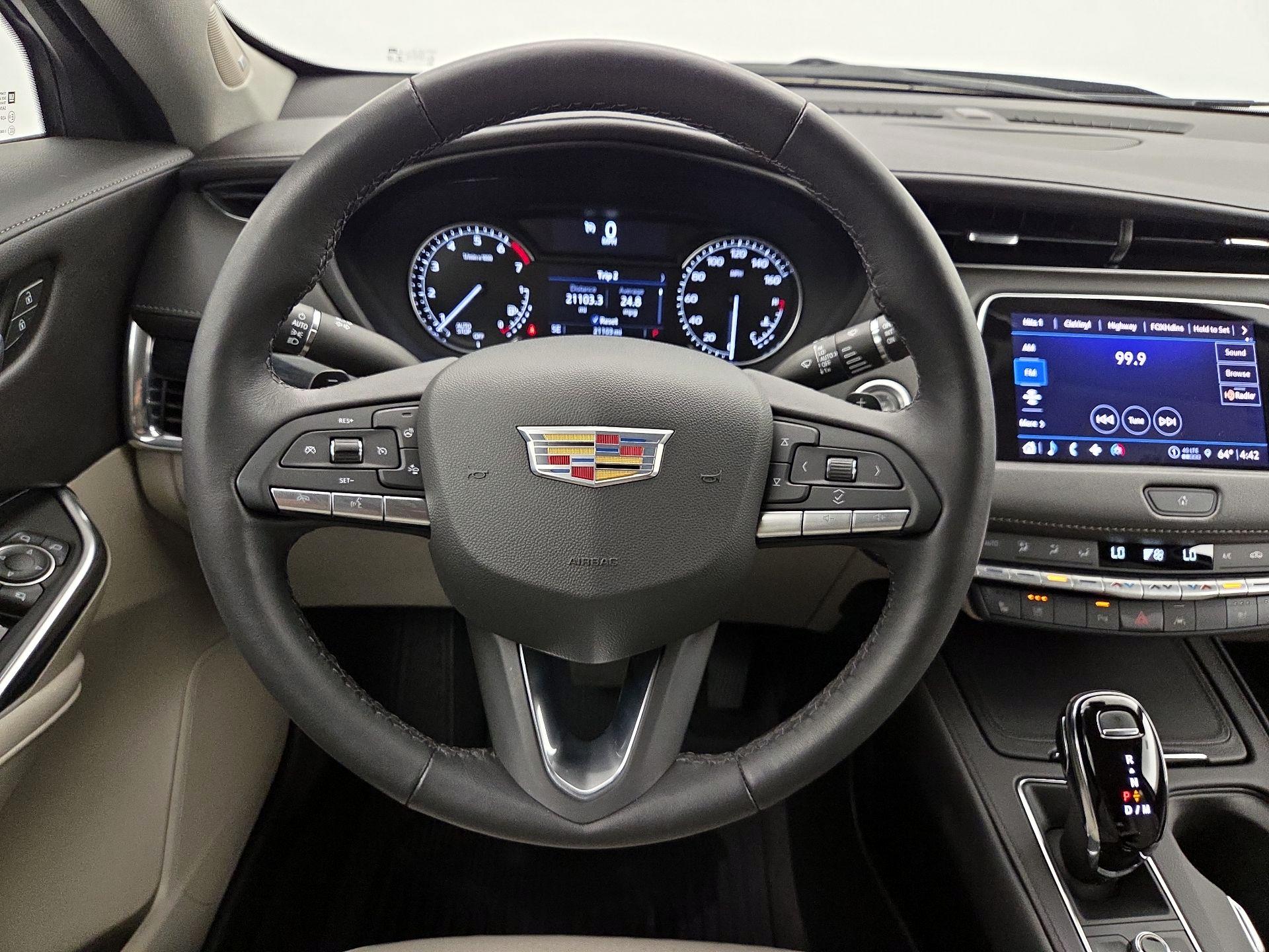 Thumbnail: 2023 Cadillac XT4 - 10