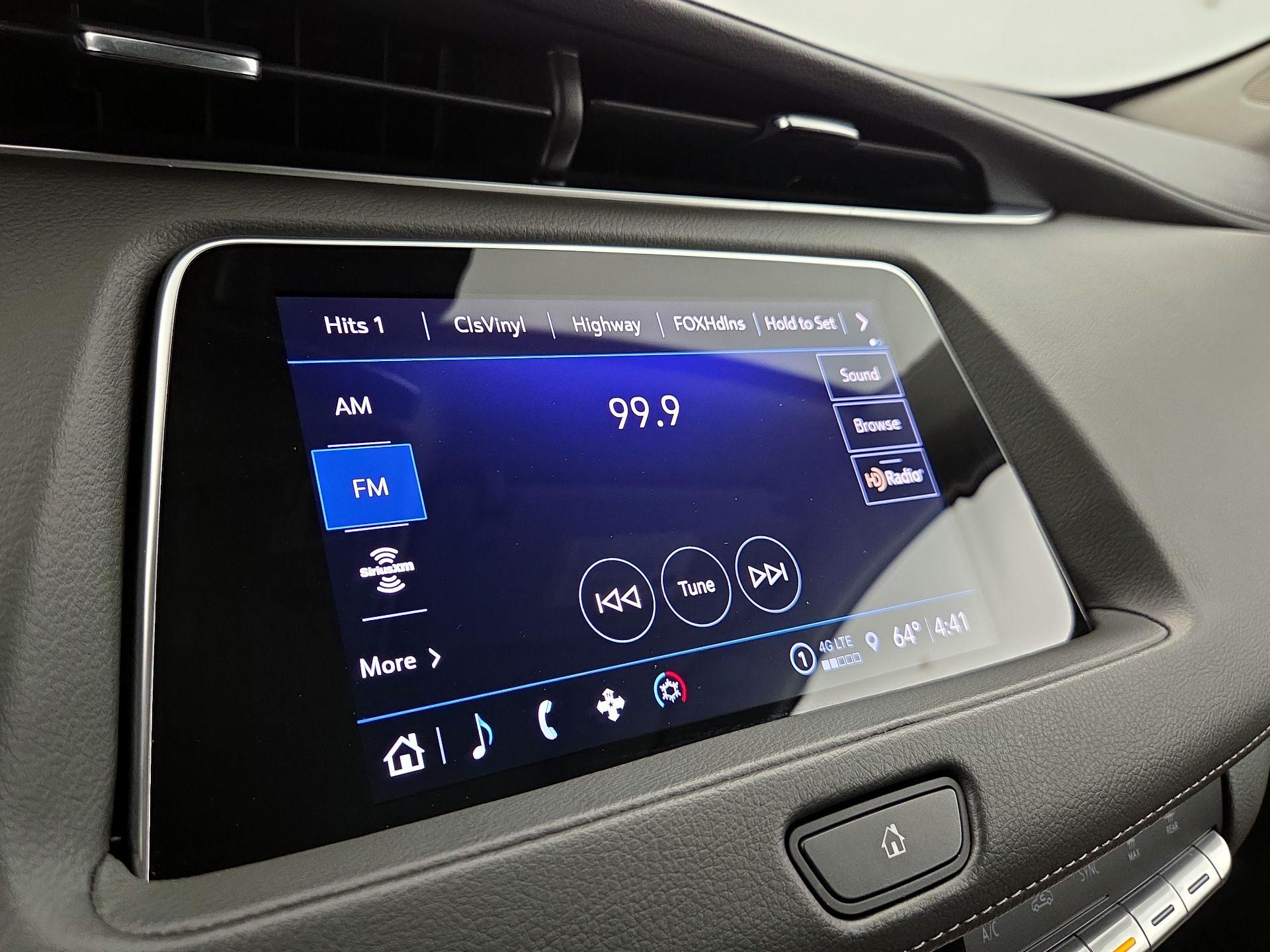 Thumbnail: 2023 Cadillac XT4 - 15