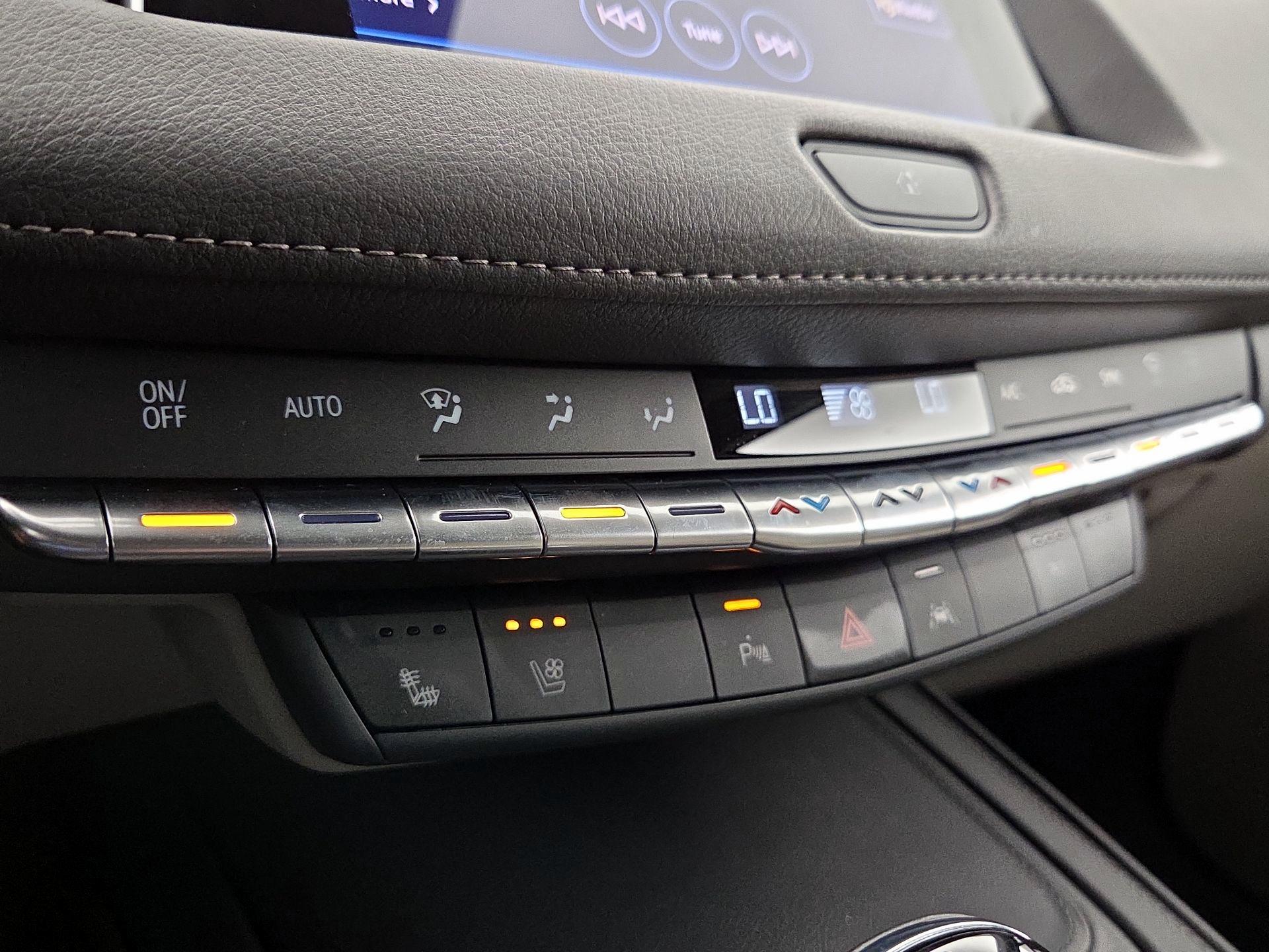 Thumbnail: 2023 Cadillac XT4 - 16