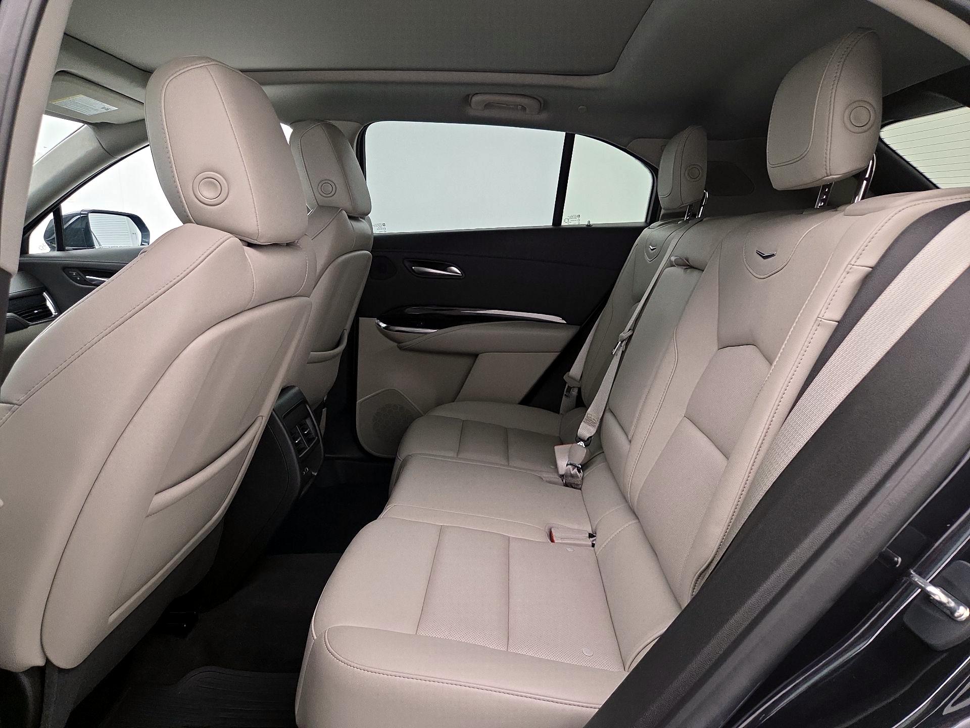 Thumbnail: 2023 Cadillac XT4 - 19