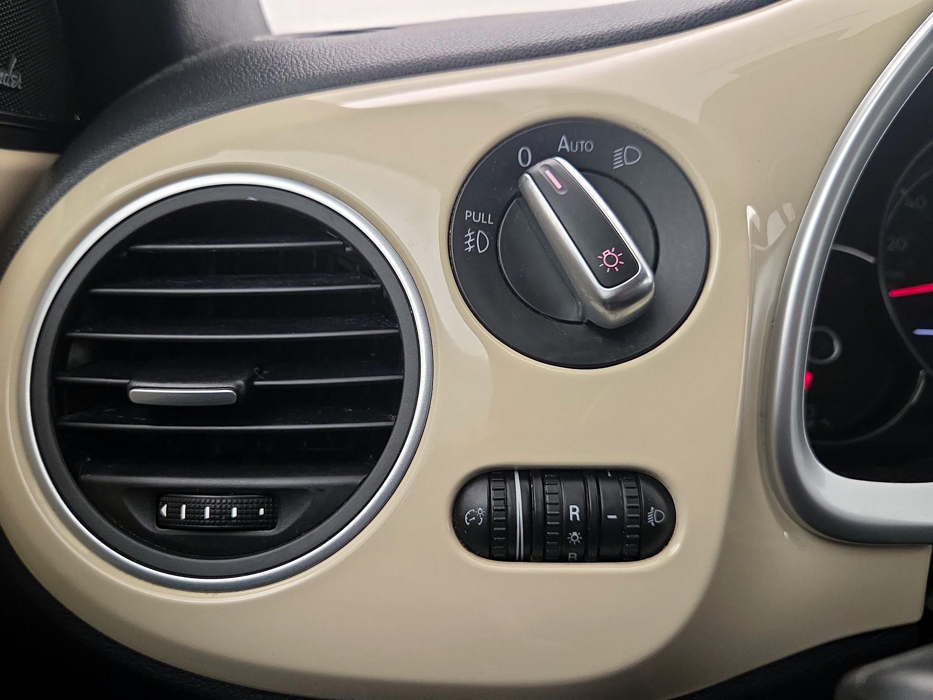 Thumbnail: 2019 Volkswagen Beetle - 13