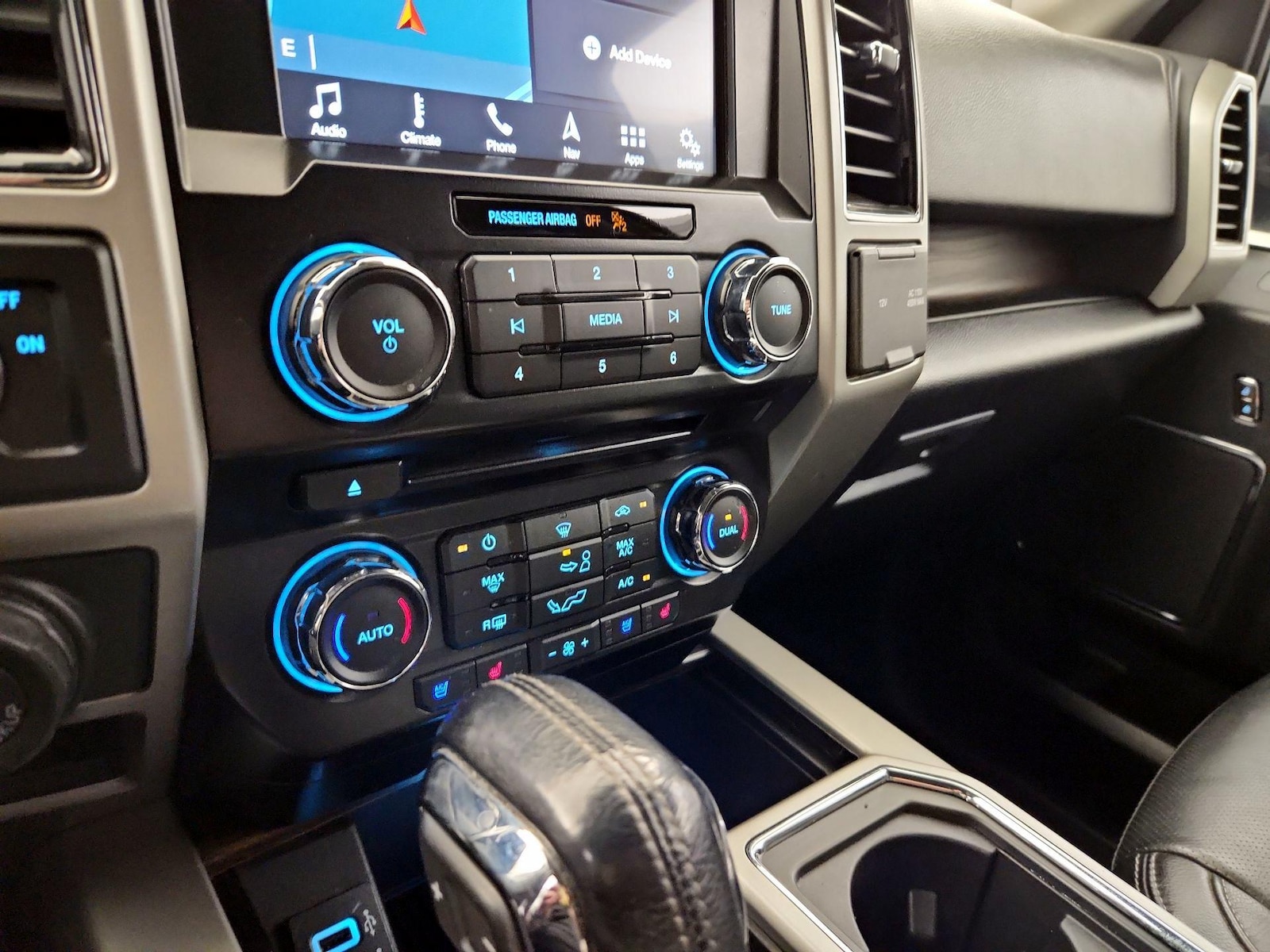 2017 Ford F-150 Lariat - Photo 18