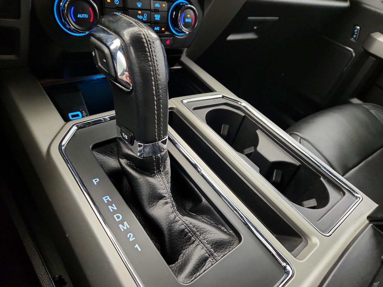 2017 Ford F-150 Lariat - Photo 19