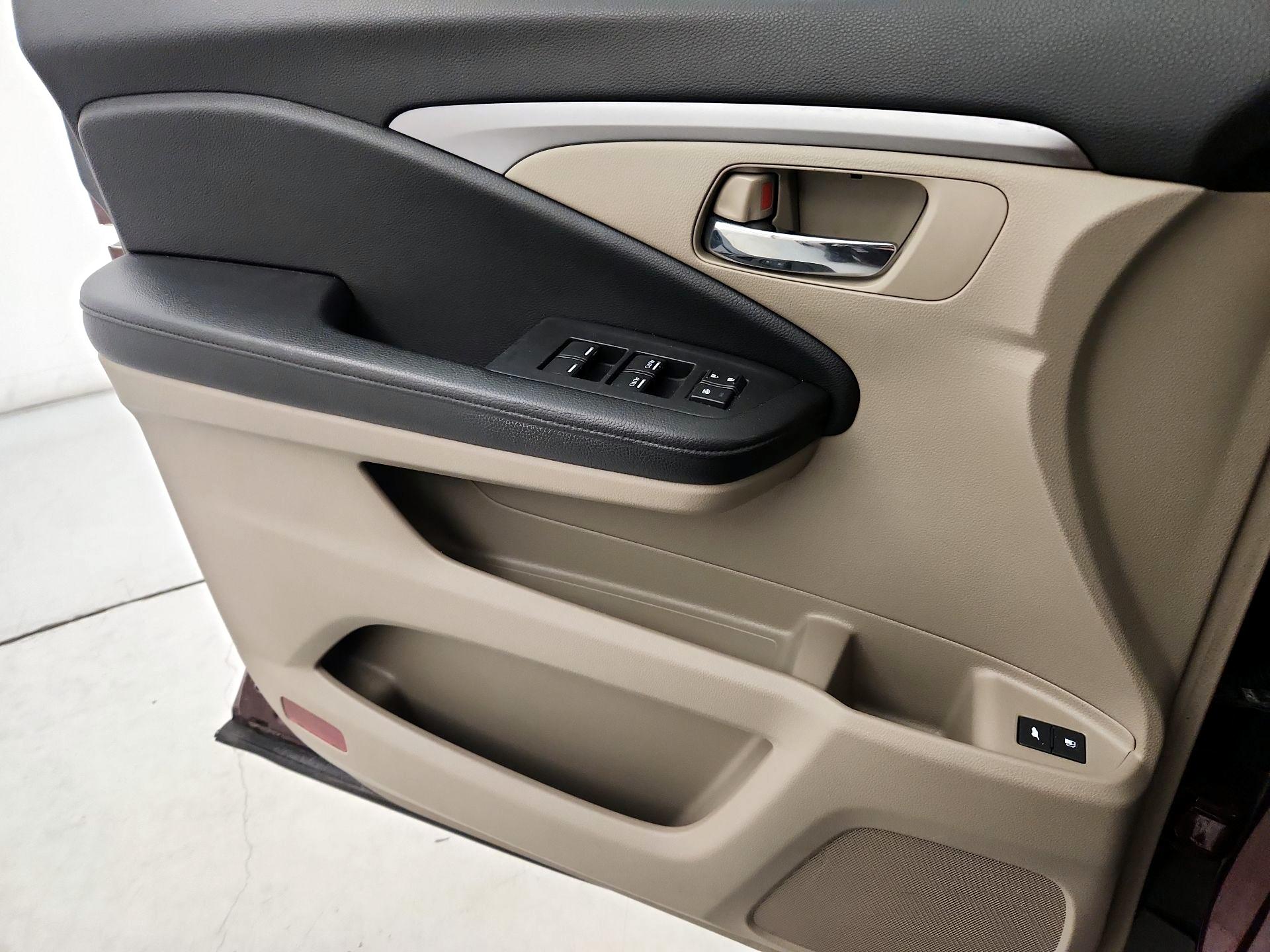 Thumbnail: 2016 Honda Pilot - 12