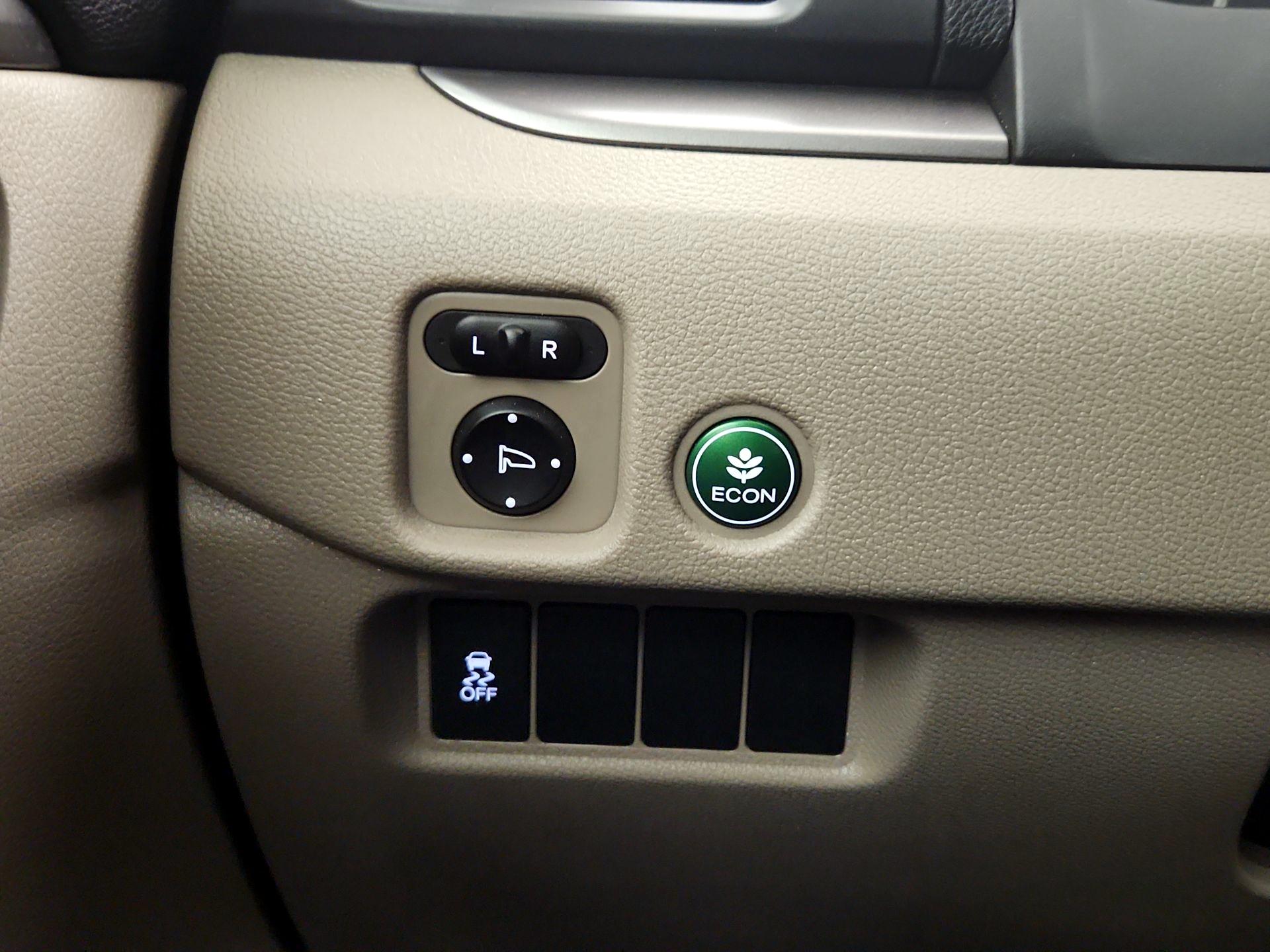 Thumbnail: 2016 Honda Pilot - 13