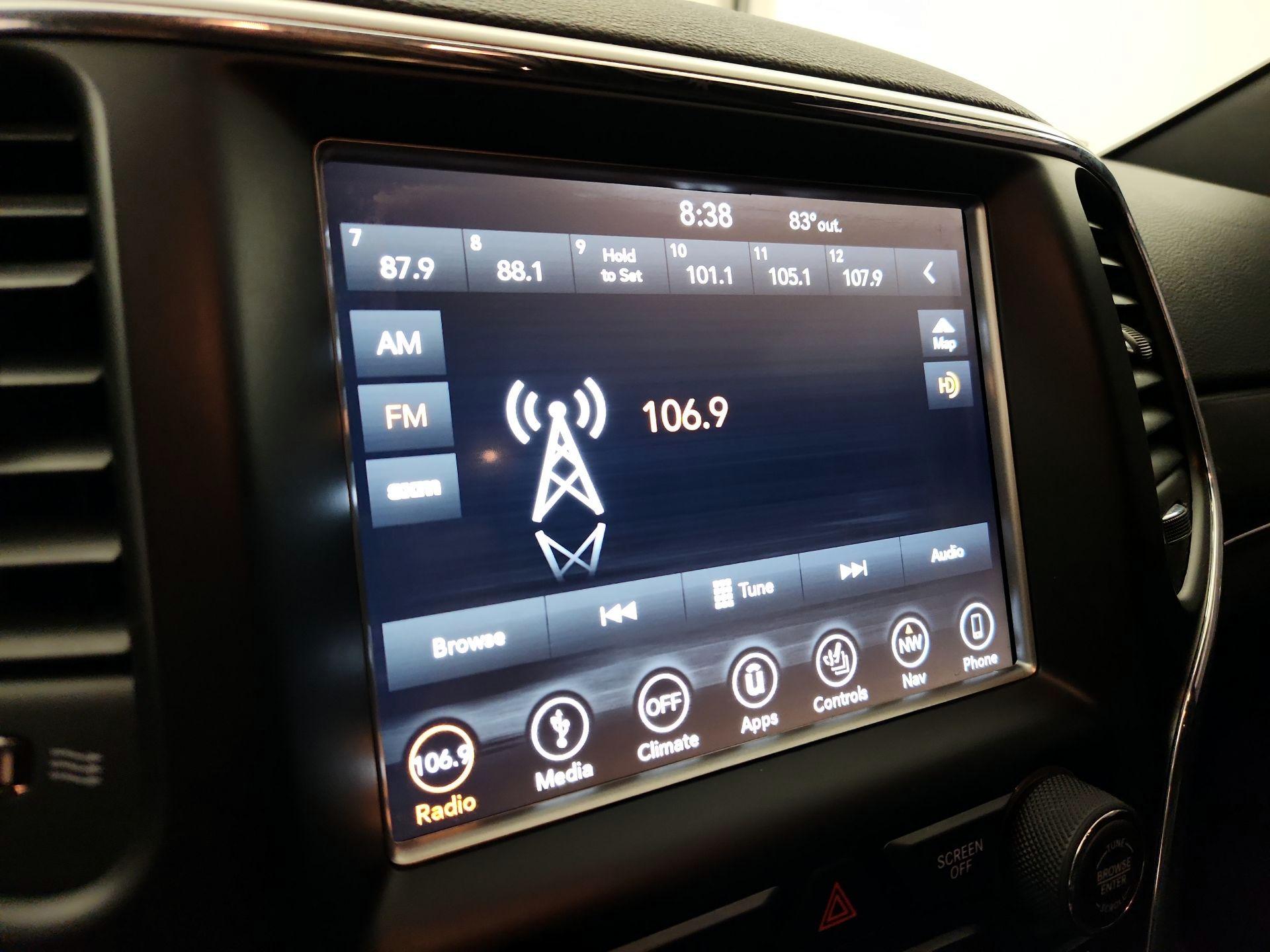 Thumbnail: 2018 Jeep Grand Cherokee - 15