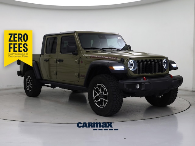 Green 2025 Jeep Gladiator Pickup Truck Four-Wheel Drive Automatic